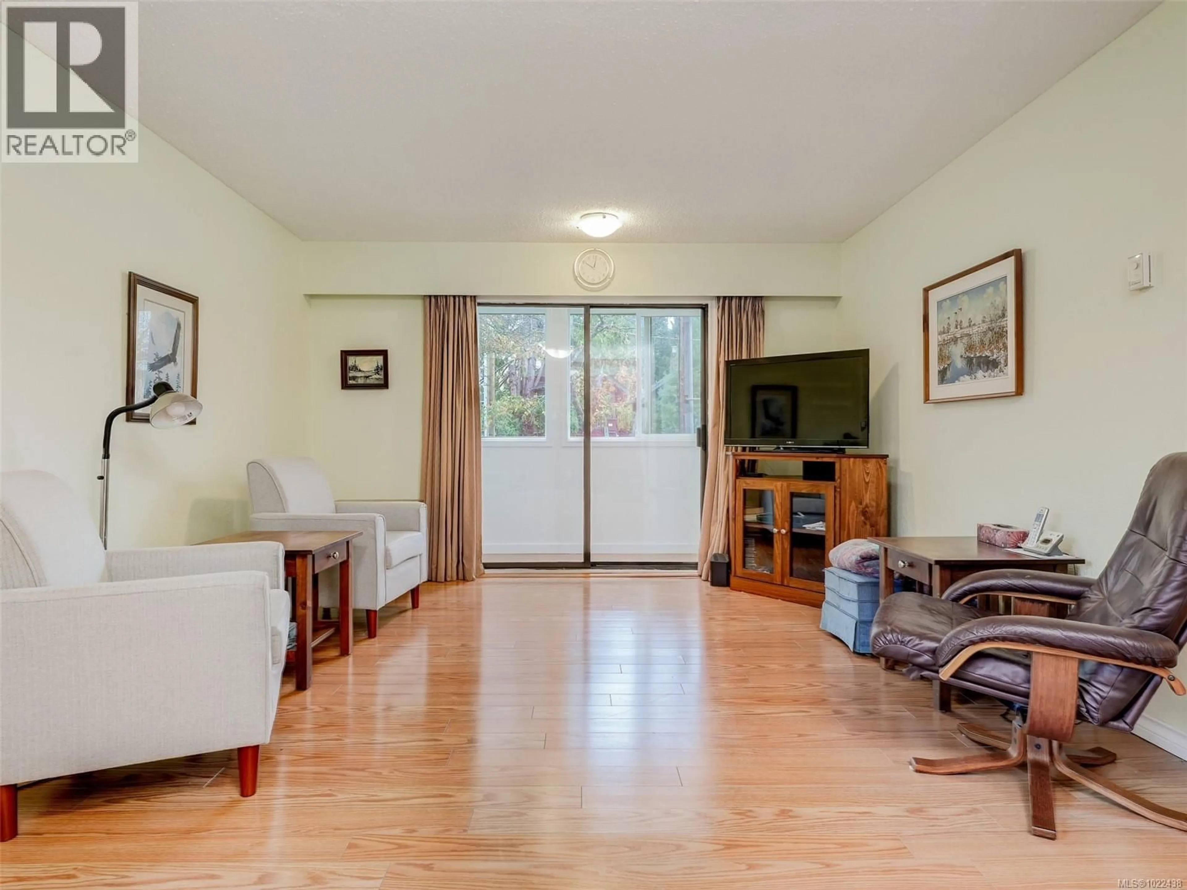 Living room with furniture, unknown for 105 - 2610 GRAHAM STREET, Victoria British Columbia V8T3Y9