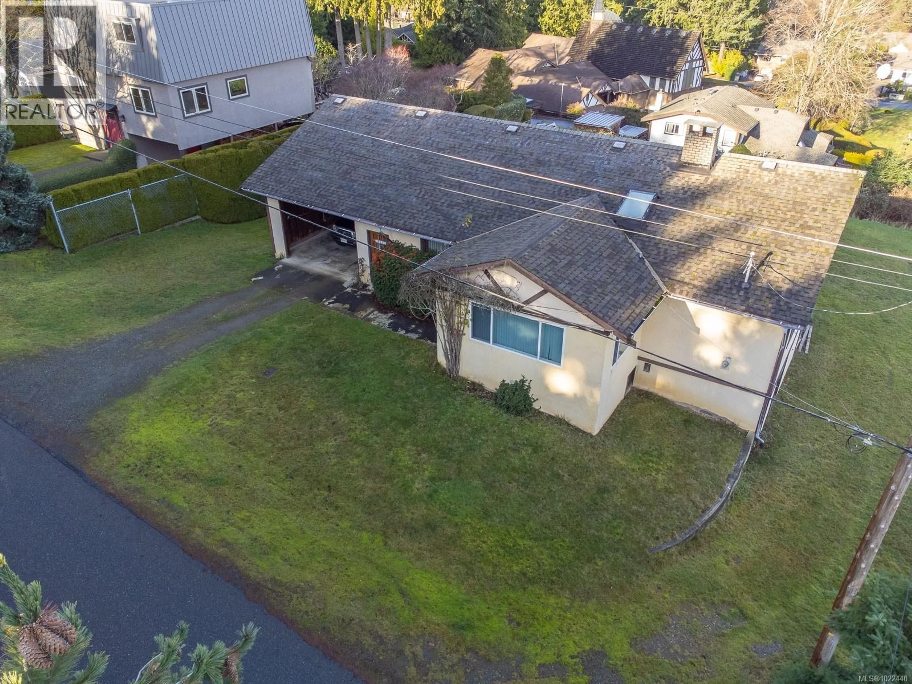 A pic from outside/outdoor area/front of a property/back of a property/a pic from drone, street for 135 SUNNINGDALE ROAD WEST, Qualicum Beach British Columbia V9K1K7
