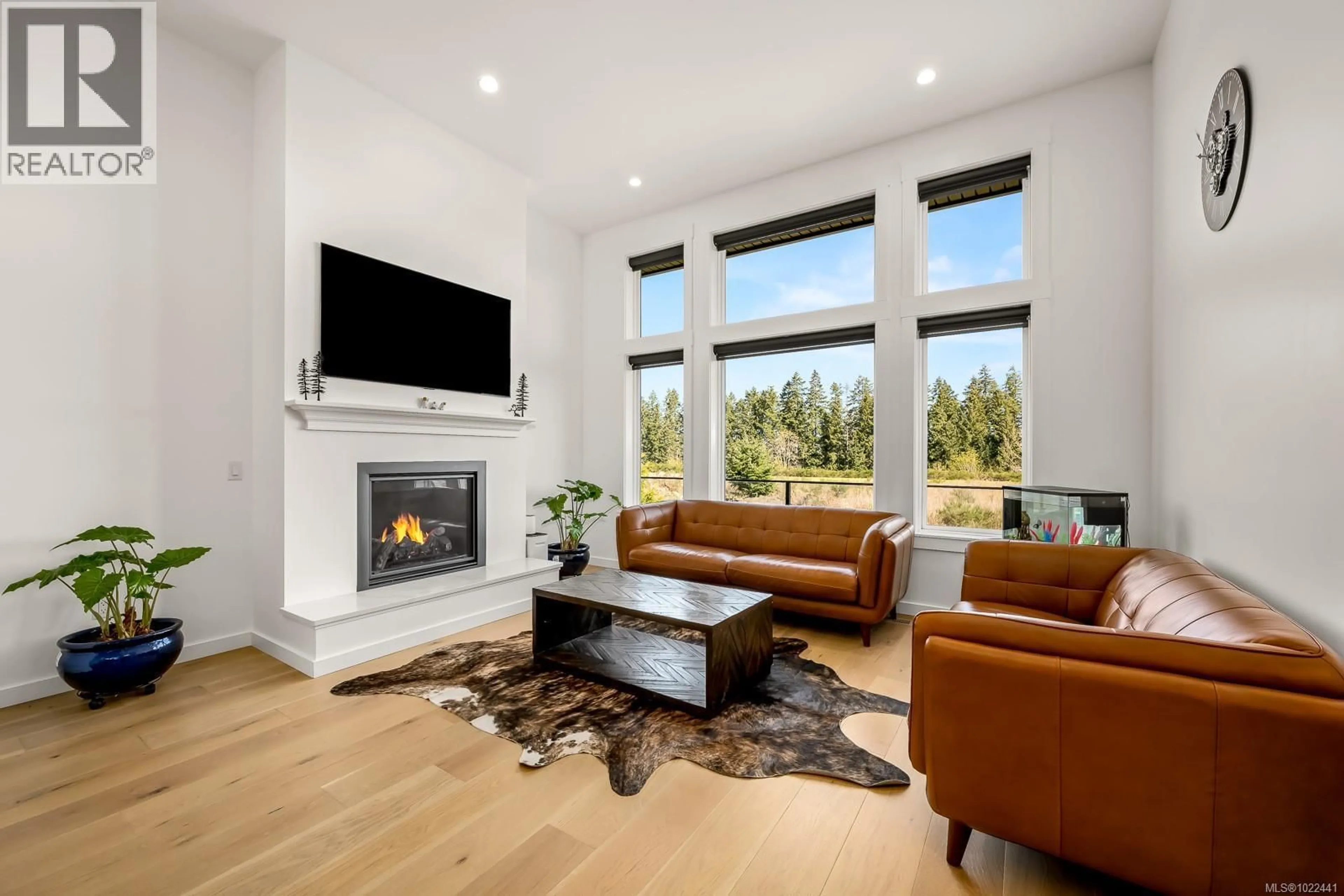 Living room with furniture, unknown for 3366 MARYGROVE DRIVE, Courtenay British Columbia V9N0E7