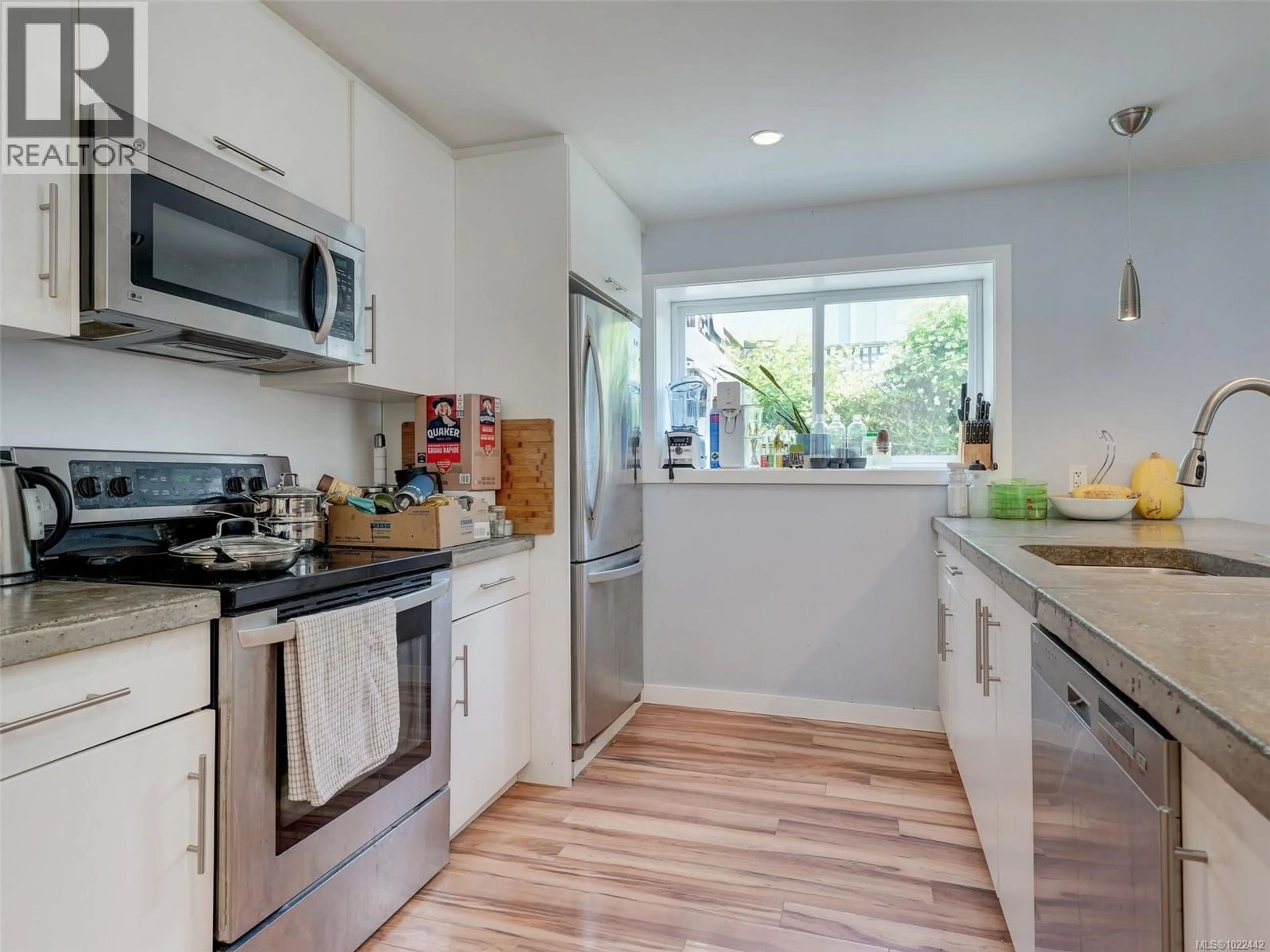 Unknown for 1553 FREMONT PLACE, Saanich British Columbia V8N4R4