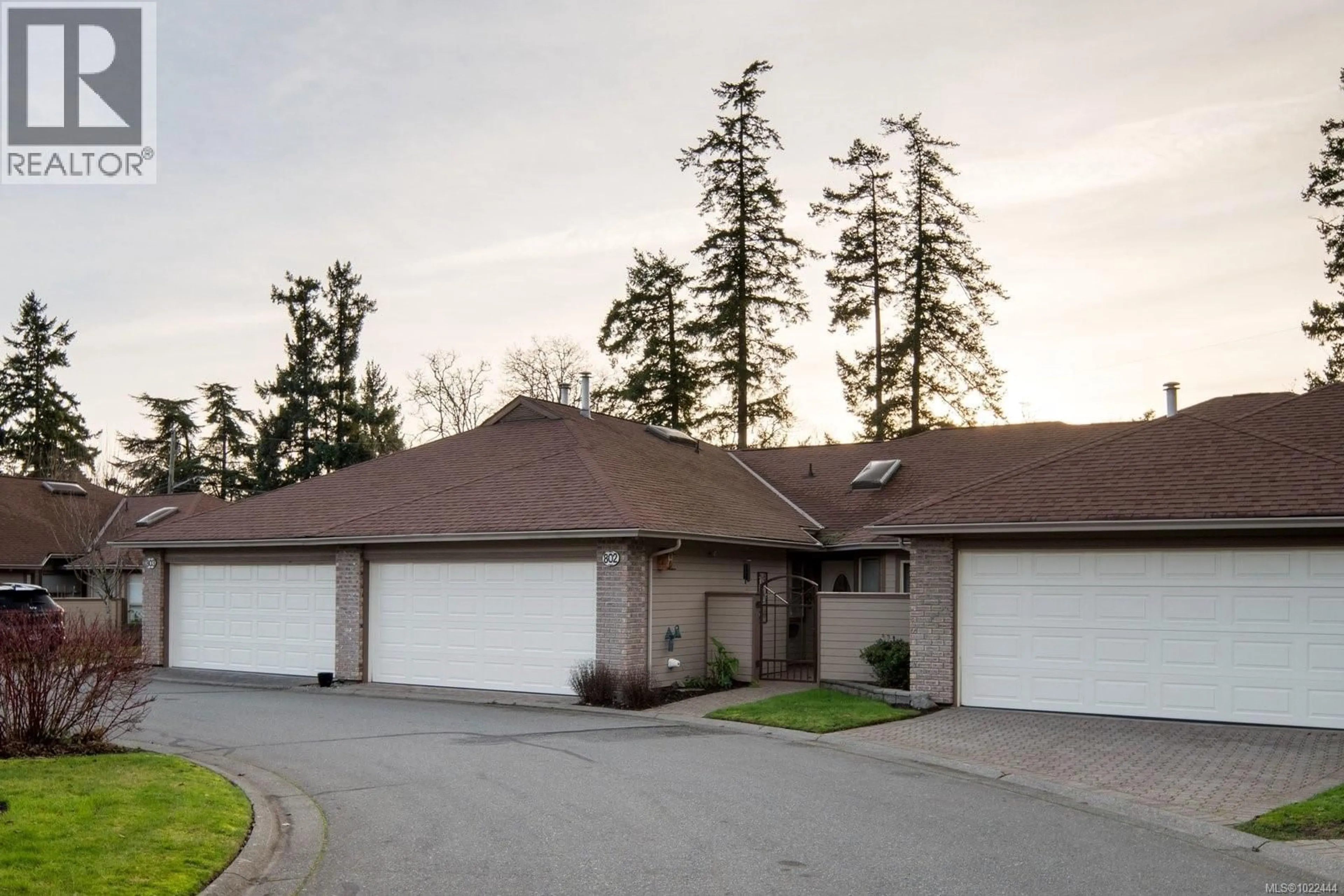 A pic from outside/outdoor area/front of a property/back of a property/a pic from drone, street for 802 - 4515 PIPELINE ROAD, Saanich British Columbia V8Z5M3