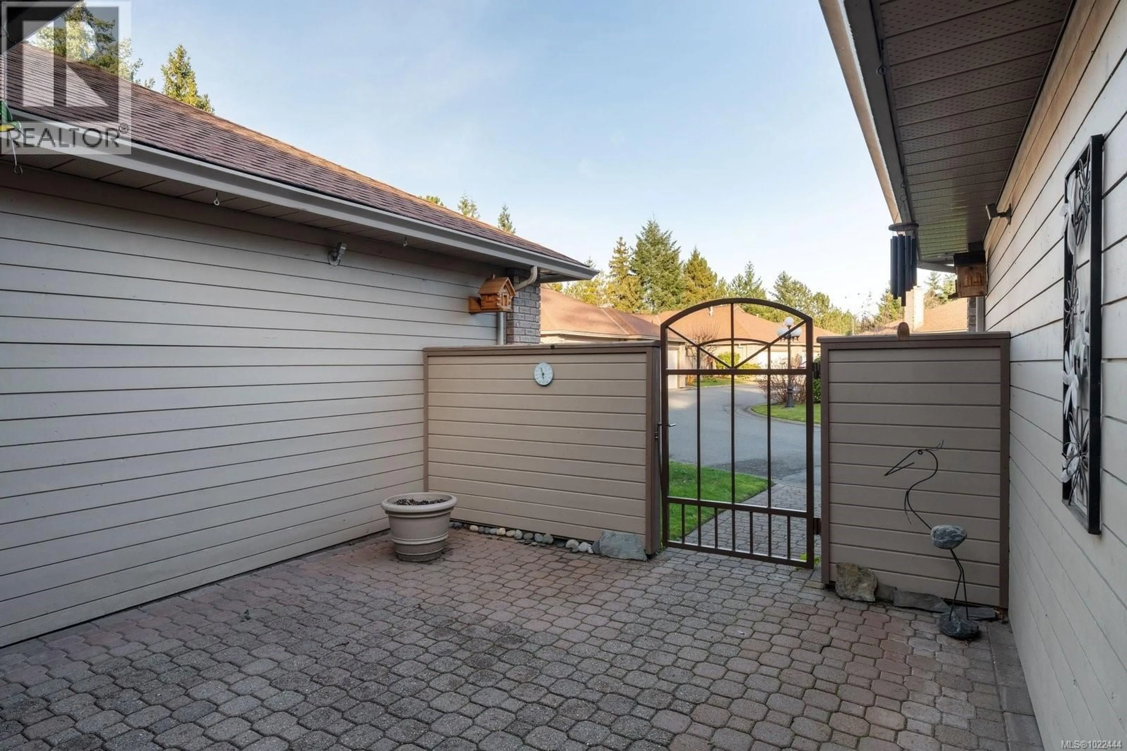 Patio, street for 802 - 4515 PIPELINE ROAD, Saanich British Columbia V8Z5M3