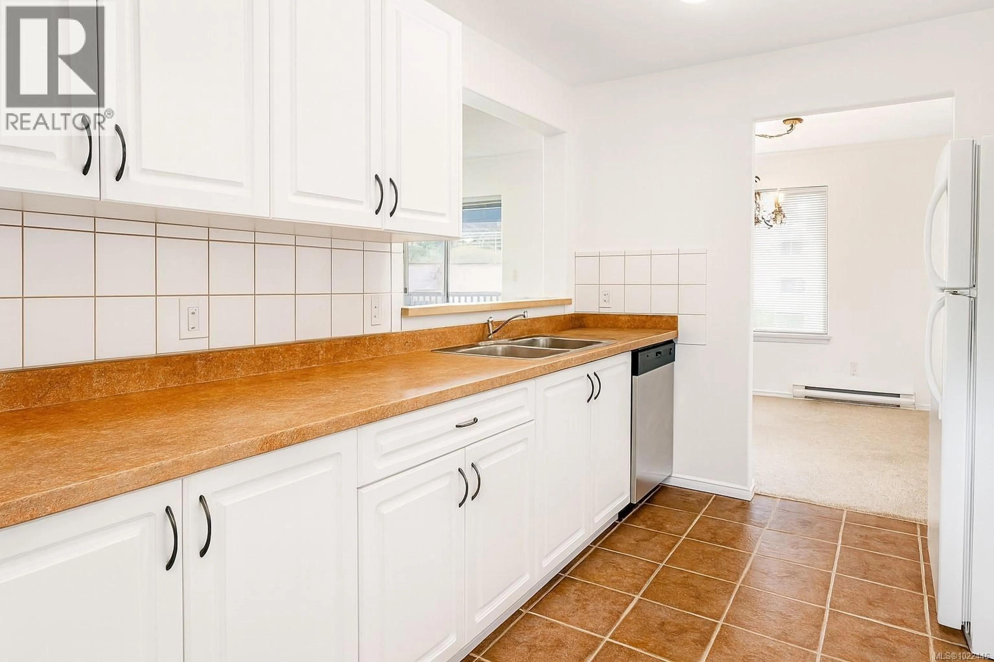 Standard kitchen, ceramic/tile floor for 207 - 2568 DINGWALL STREET, Duncan British Columbia V9L2Y9