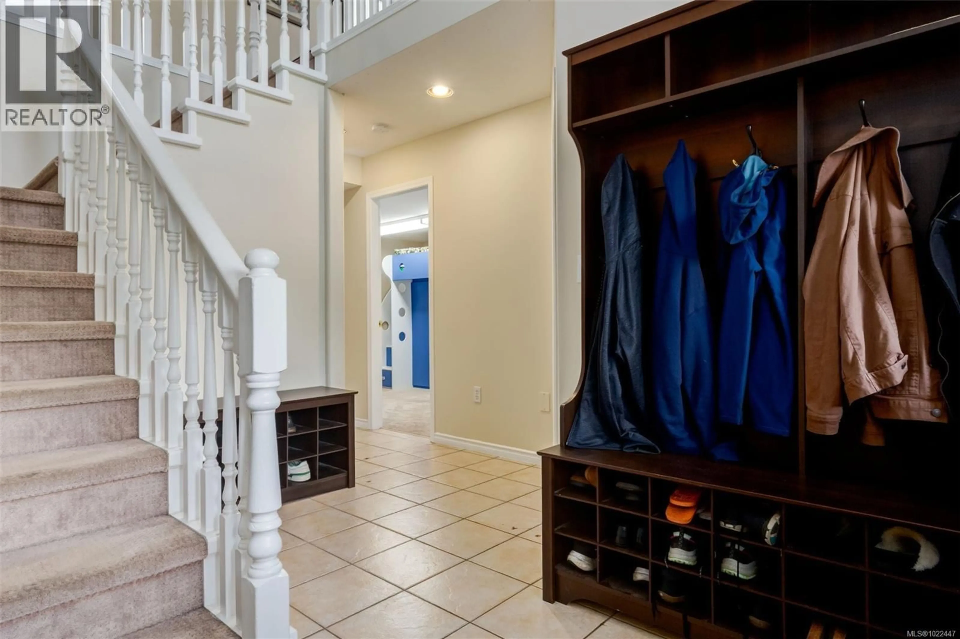 Indoor entryway for 6422 DOVER ROAD, Nanaimo British Columbia V9V1A7