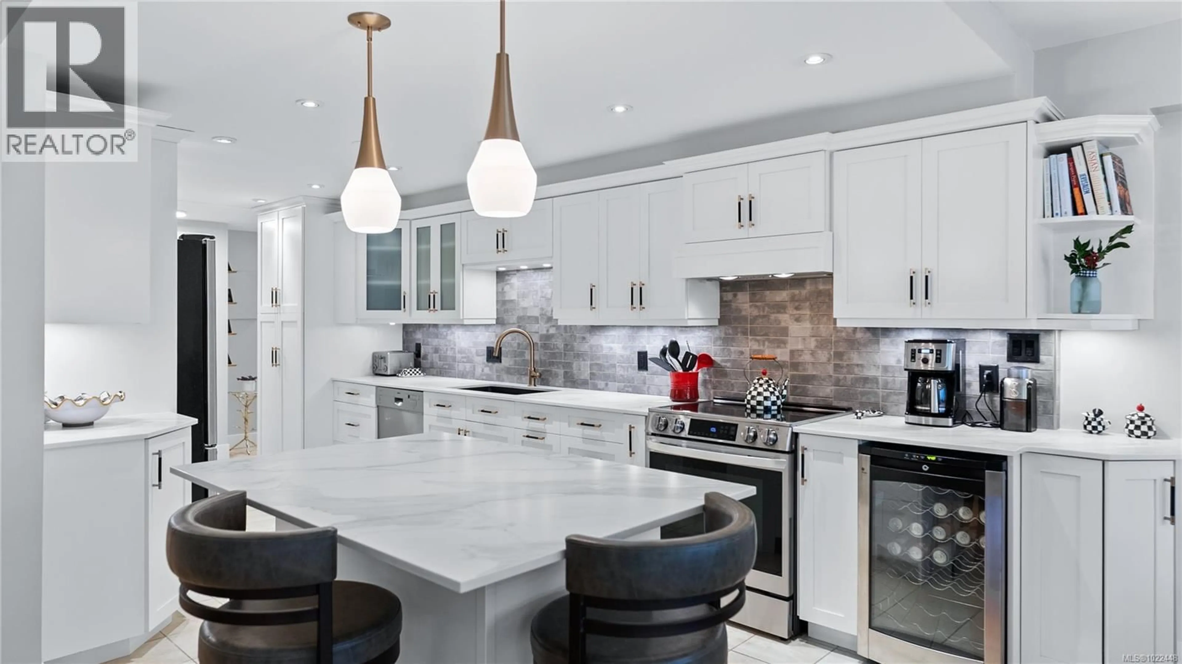 Contemporary kitchen, ceramic/tile floor for 104 - 420 LINDEN AVENUE, Victoria British Columbia V8V4G3