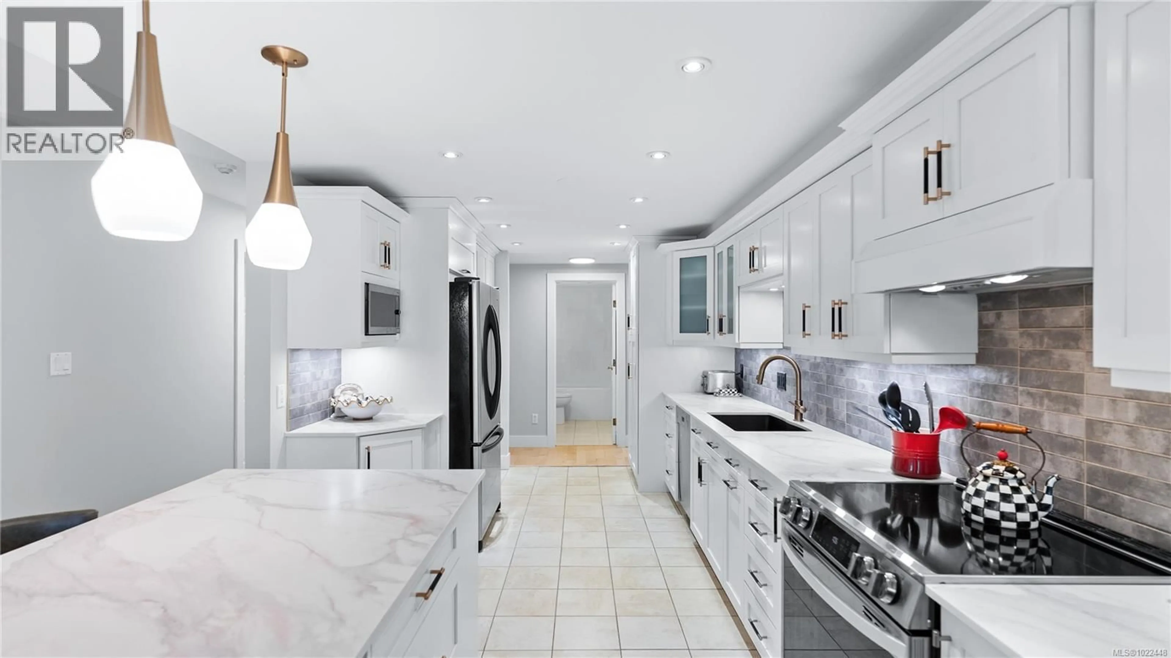 Contemporary kitchen, ceramic/tile floor for 104 - 420 LINDEN AVENUE, Victoria British Columbia V8V4G3