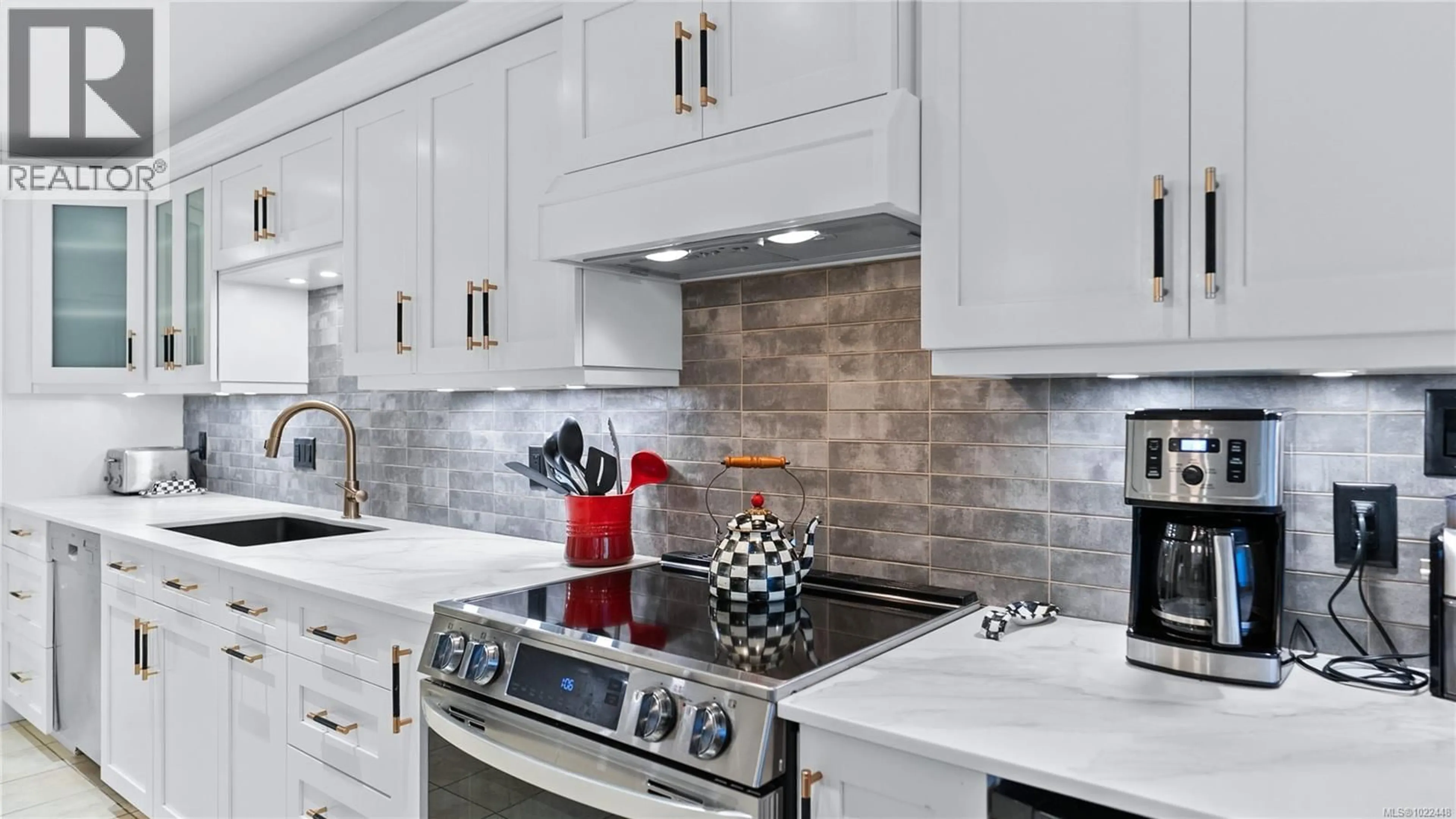 Contemporary kitchen, ceramic/tile floor for 104 - 420 LINDEN AVENUE, Victoria British Columbia V8V4G3