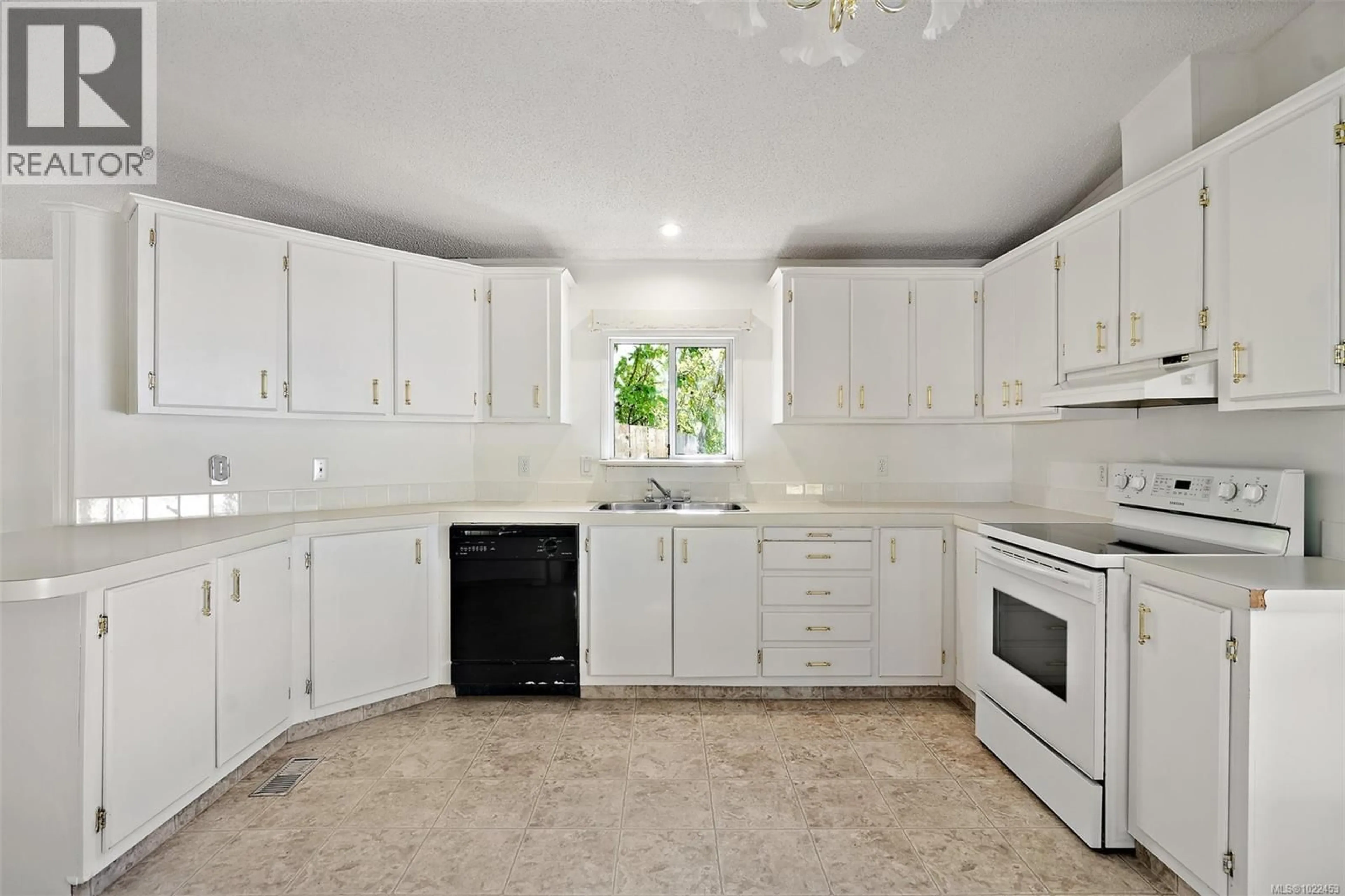 Standard kitchen, ceramic/tile floor for 5 - 2741 STAUTW ROAD, Central Saanich British Columbia V8M2E9