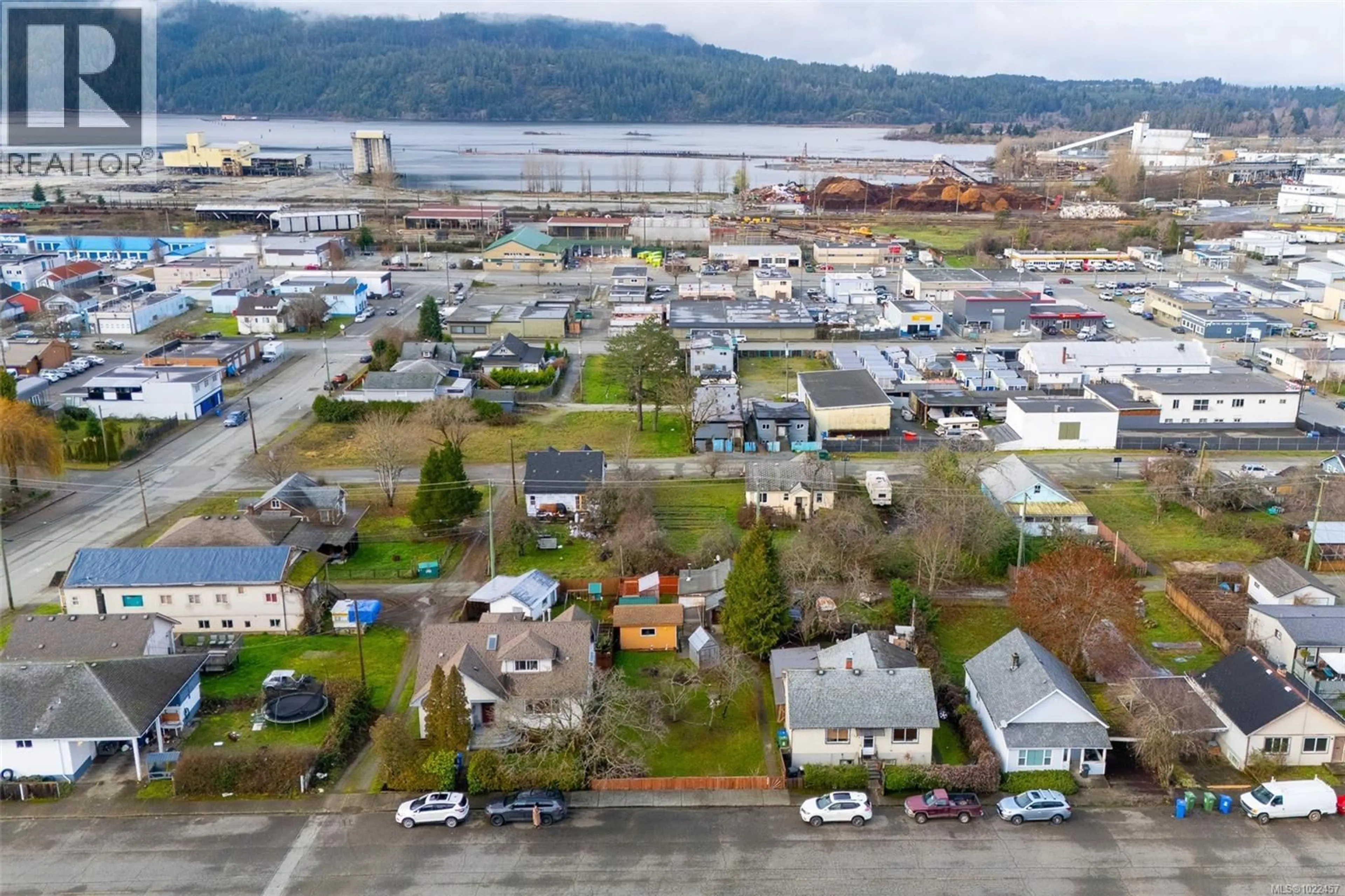 A pic from outside/outdoor area/front of a property/back of a property/a pic from drone, unknown for 3638 6TH AVENUE, Port Alberni British Columbia V9Y4L8