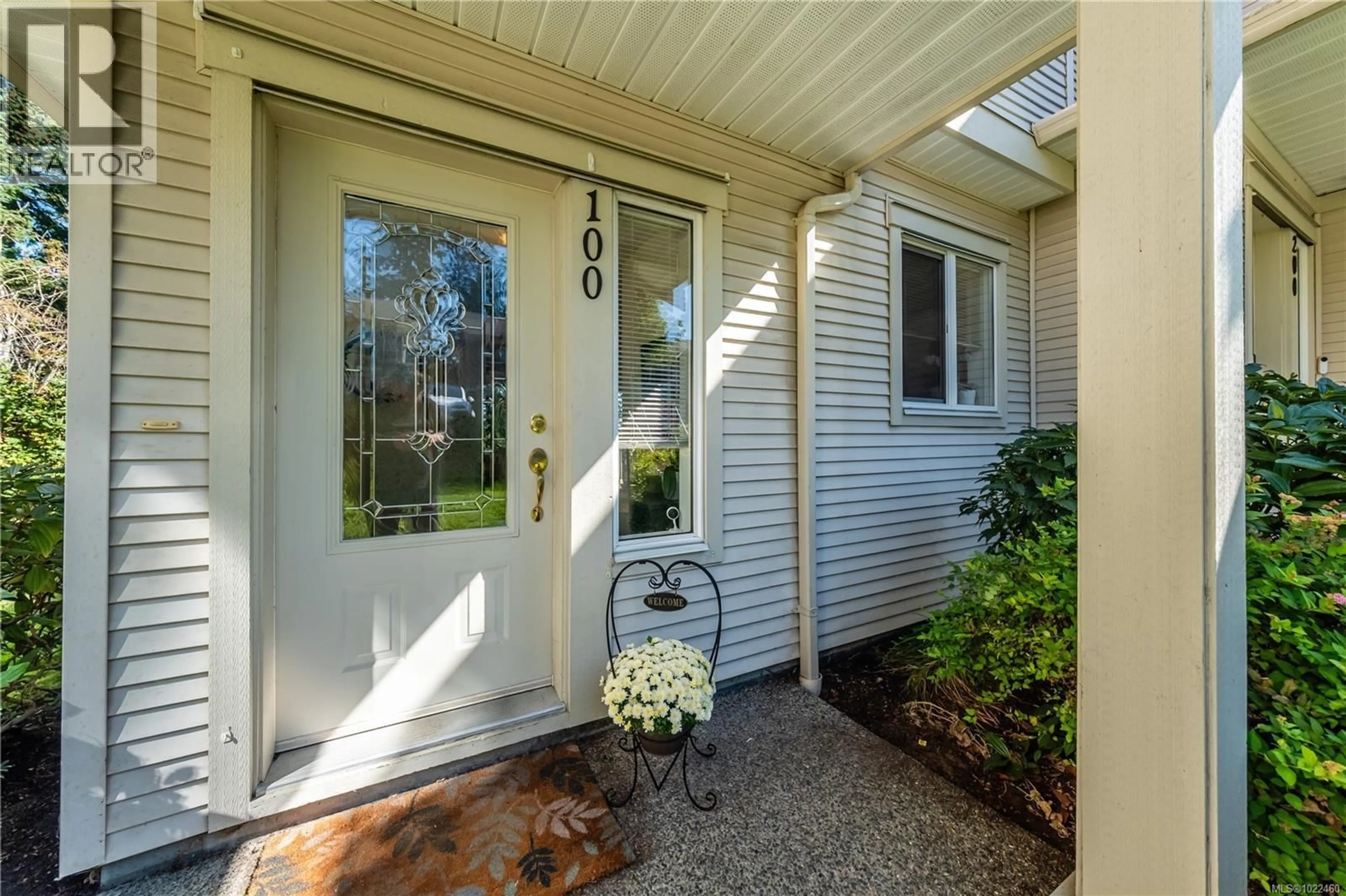 Indoor entryway for 100 - 834 VARSITY WAY, Nanaimo British Columbia V9R0A4