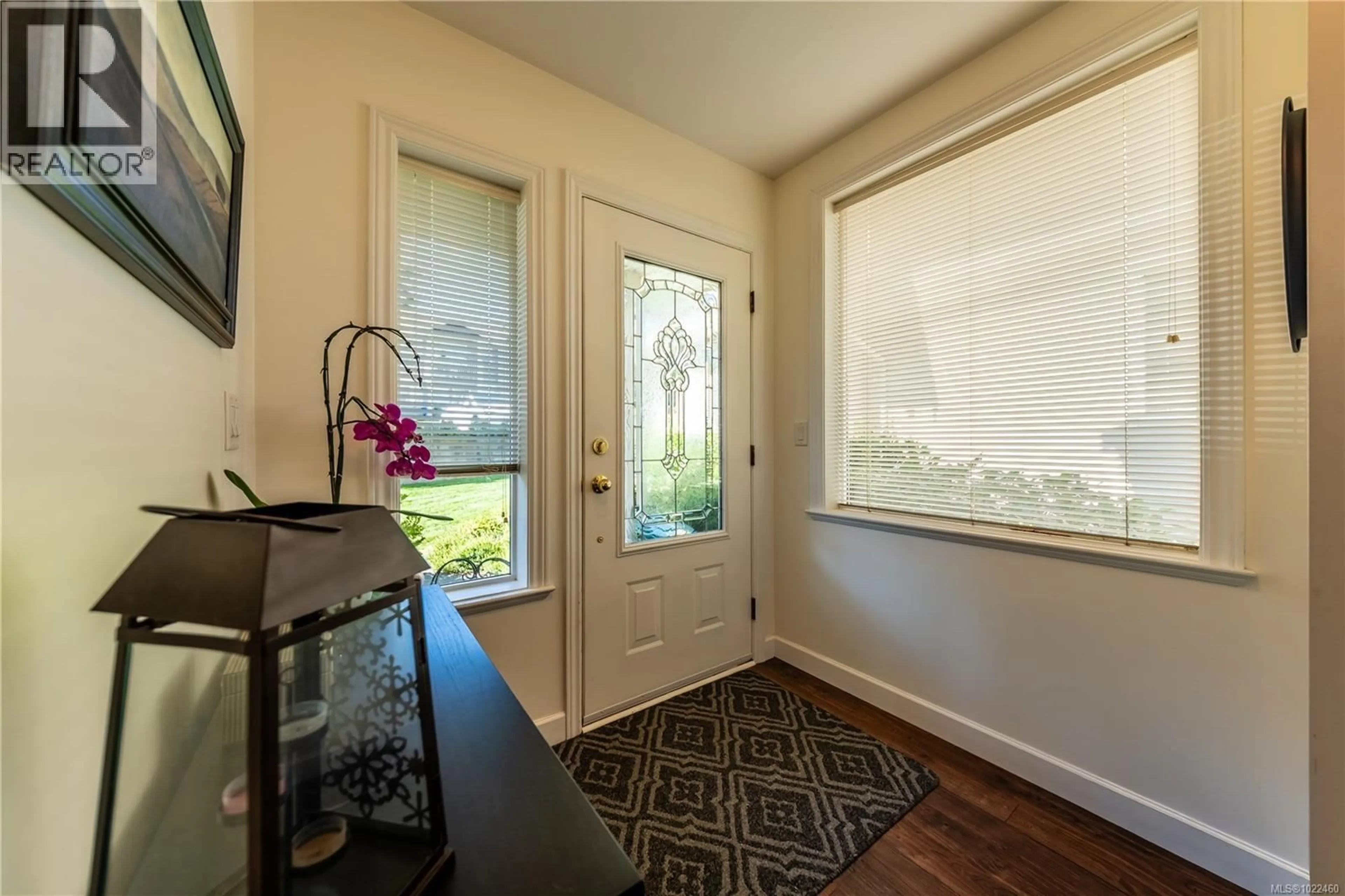 Indoor entryway for 100 - 834 VARSITY WAY, Nanaimo British Columbia V9R0A4