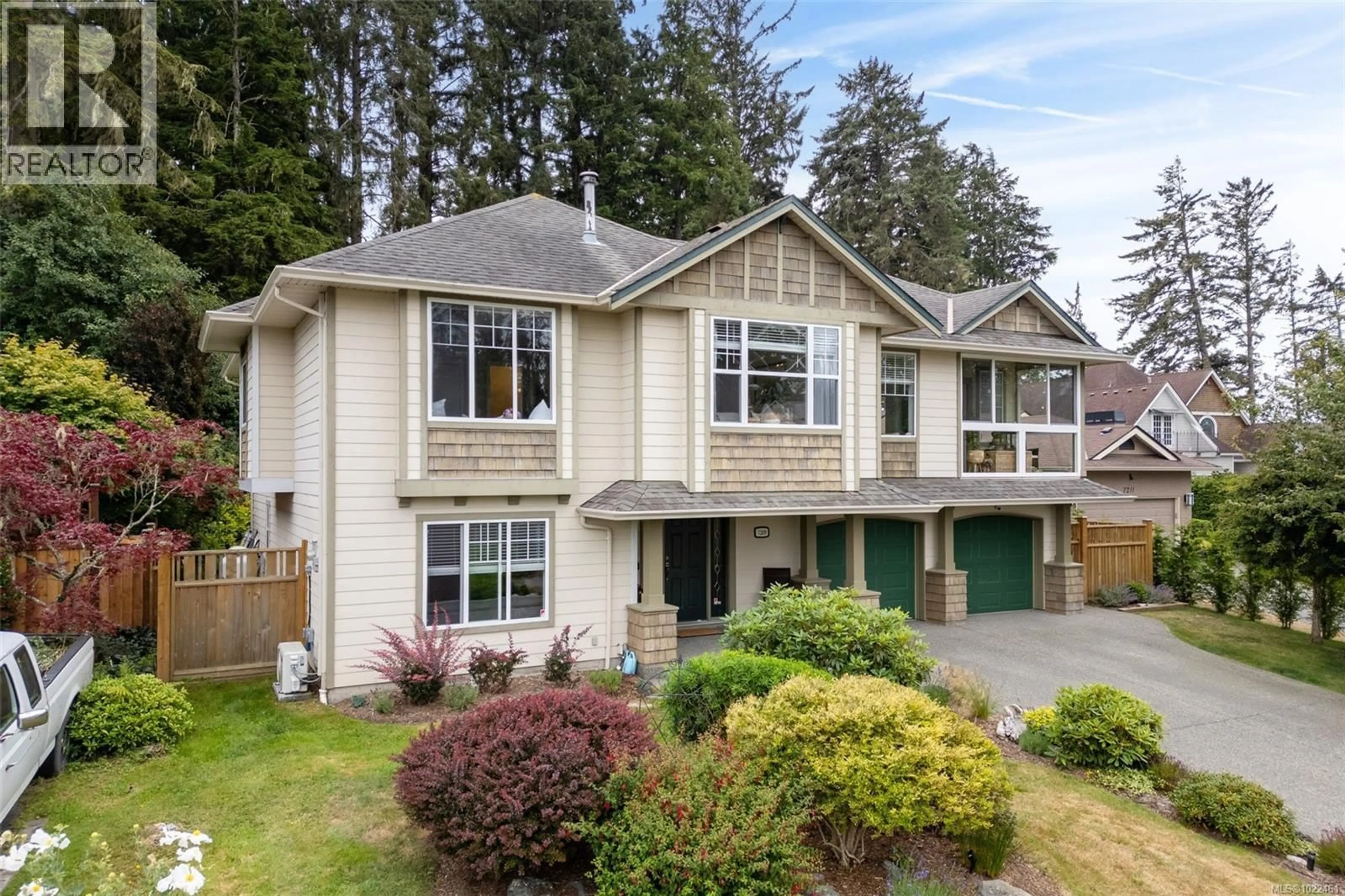 Home with vinyl exterior material, street for 7209 AUSTINS PLACE, Sooke British Columbia V9Z1A8