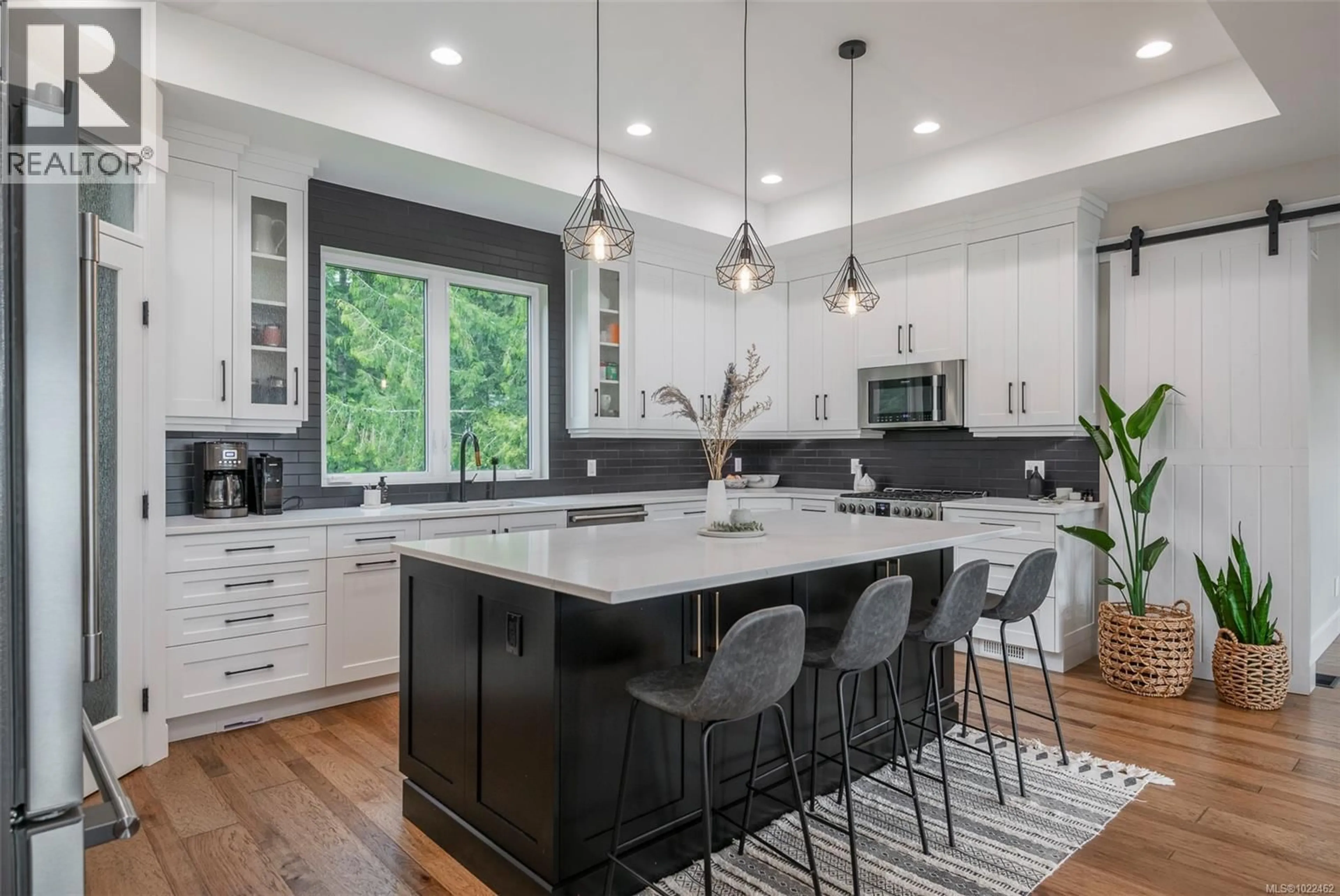 Contemporary kitchen, unknown for 10407 MARINA VISTA DRIVE, Port Alberni British Columbia V9Y8Z7