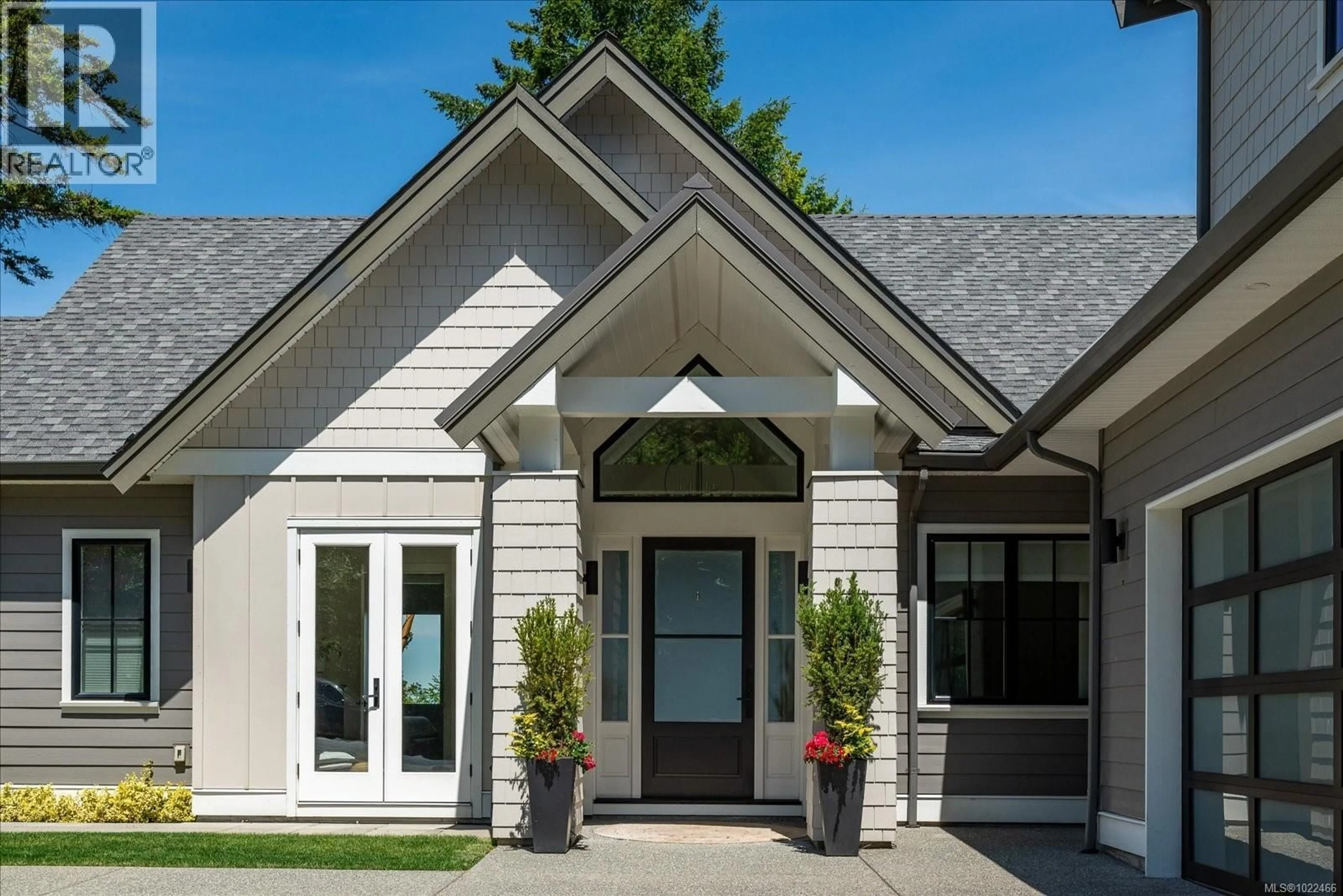 Home with vinyl exterior material, street for 7336 HIGH RIDGE CRESCENT, Lantzville British Columbia V0R2H0