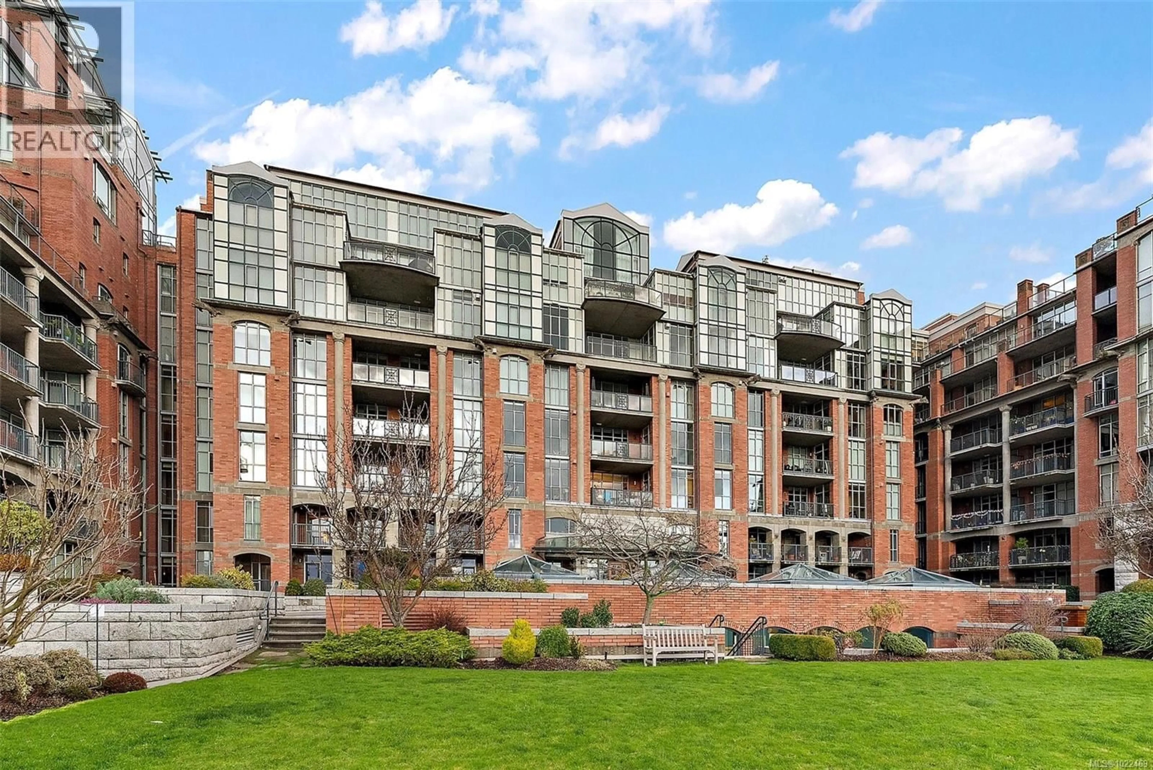 A pic from outside/outdoor area/front of a property/back of a property/a pic from drone, building for 330 - 21 DALLAS ROAD, Victoria British Columbia V8V4Z9