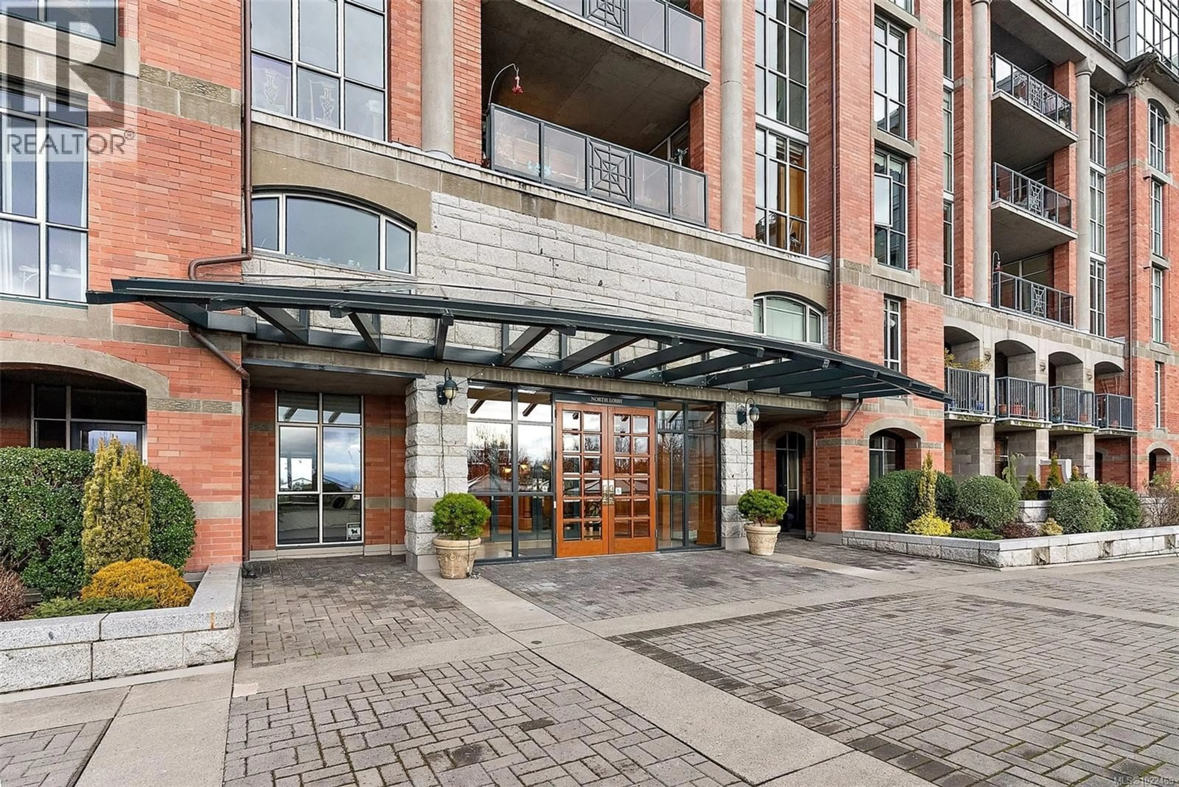 Indoor foyer for 330 - 21 DALLAS ROAD, Victoria British Columbia V8V4Z9