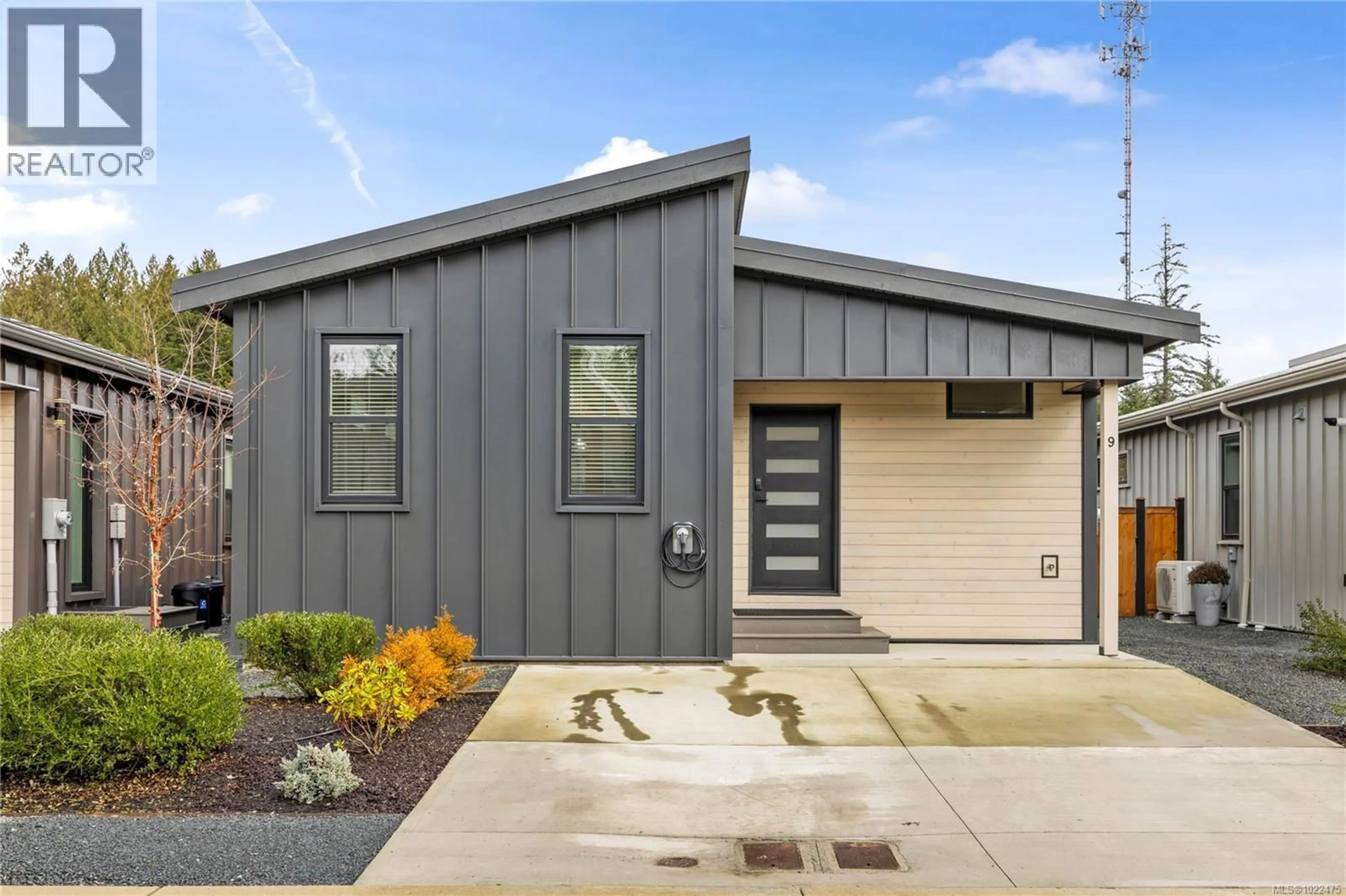 Home with vinyl exterior material, street for 9 - 3025 ROYSTON ROAD, Cumberland British Columbia V0R1S0