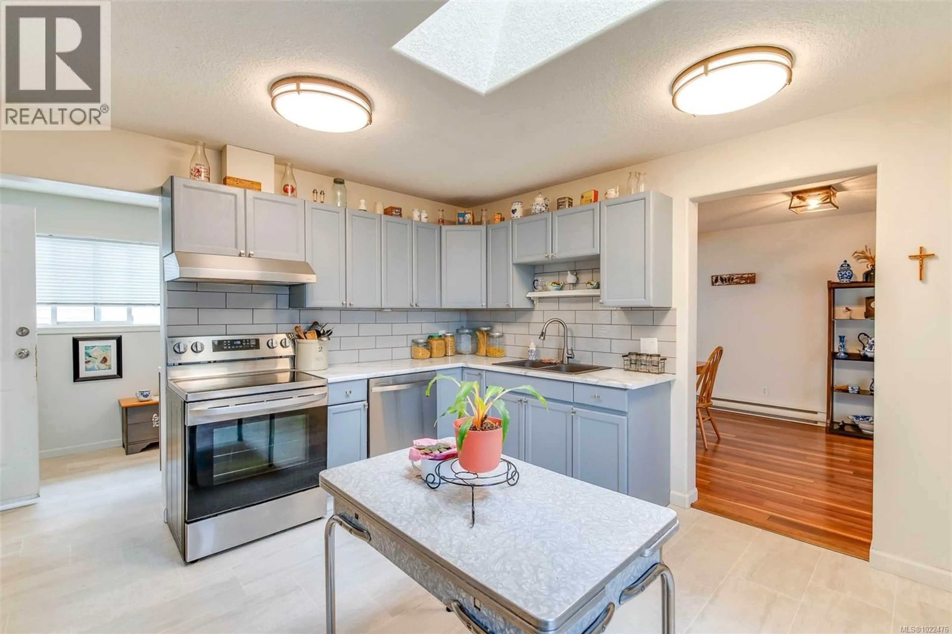 Open concept kitchen, ceramic/tile floor for 4711 MONTROSE STREET, Port Alberni British Columbia V9Y1M7