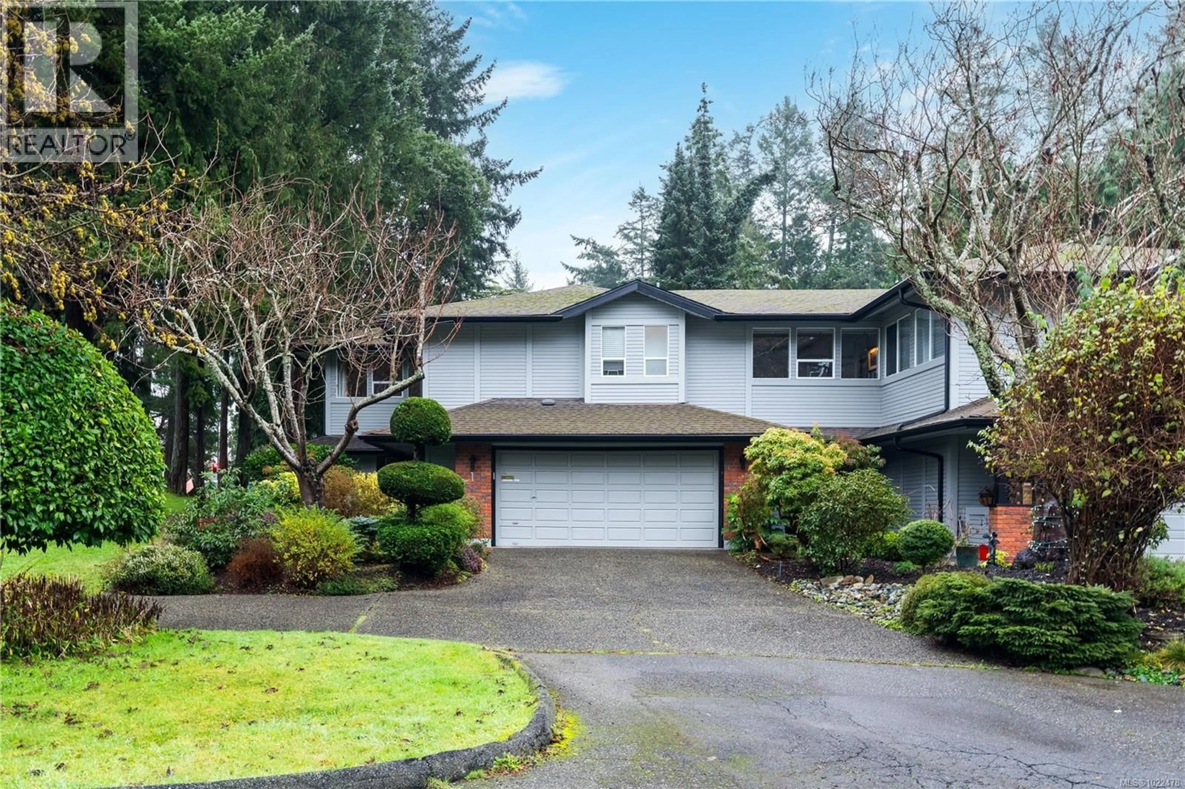 Home with vinyl exterior material, street for 1 - 4630 LOCHSIDE DRIVE, Saanich British Columbia V8Y2T1