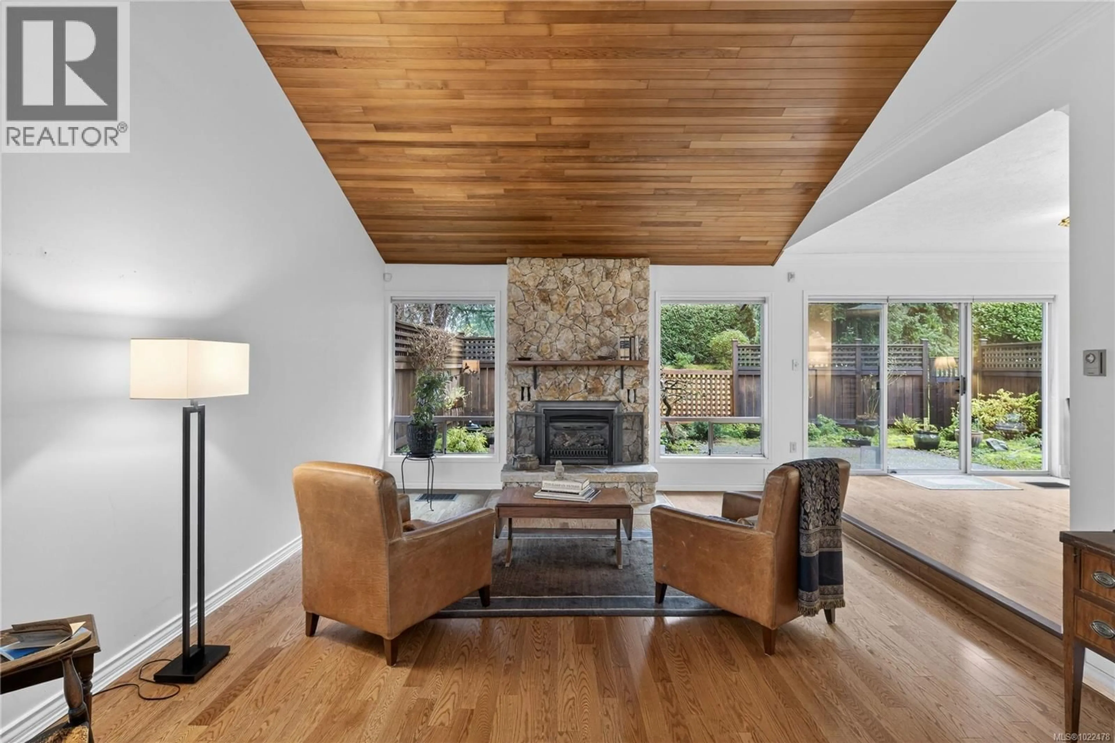 Living room with furniture, wood/laminate floor for 1 - 4630 LOCHSIDE DRIVE, Saanich British Columbia V8Y2T1