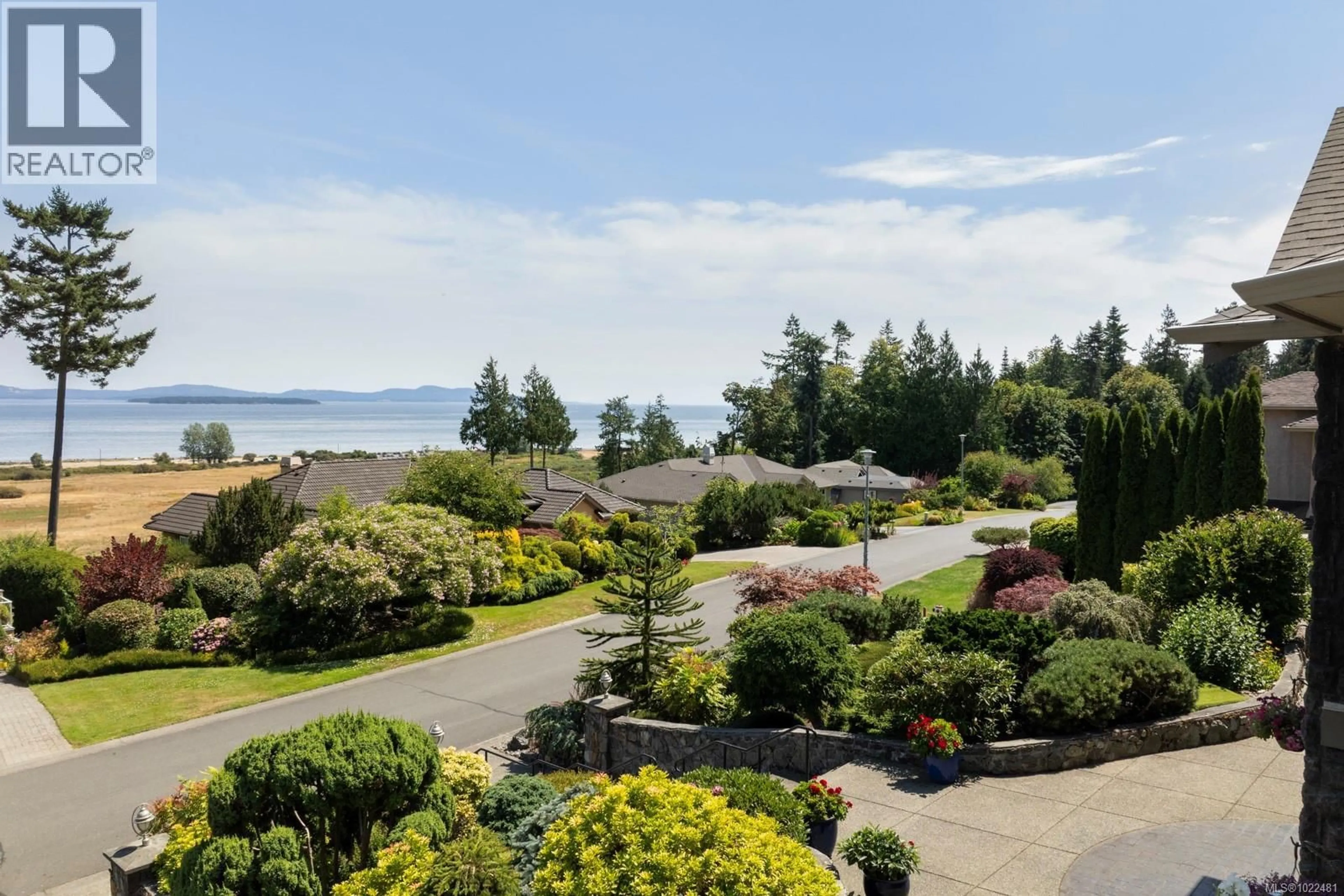 A pic from outside/outdoor area/front of a property/back of a property/a pic from drone, water/lake/river/ocean view for 7012 ISLAND VIEW PLACE, Central Saanich British Columbia V8M2J6