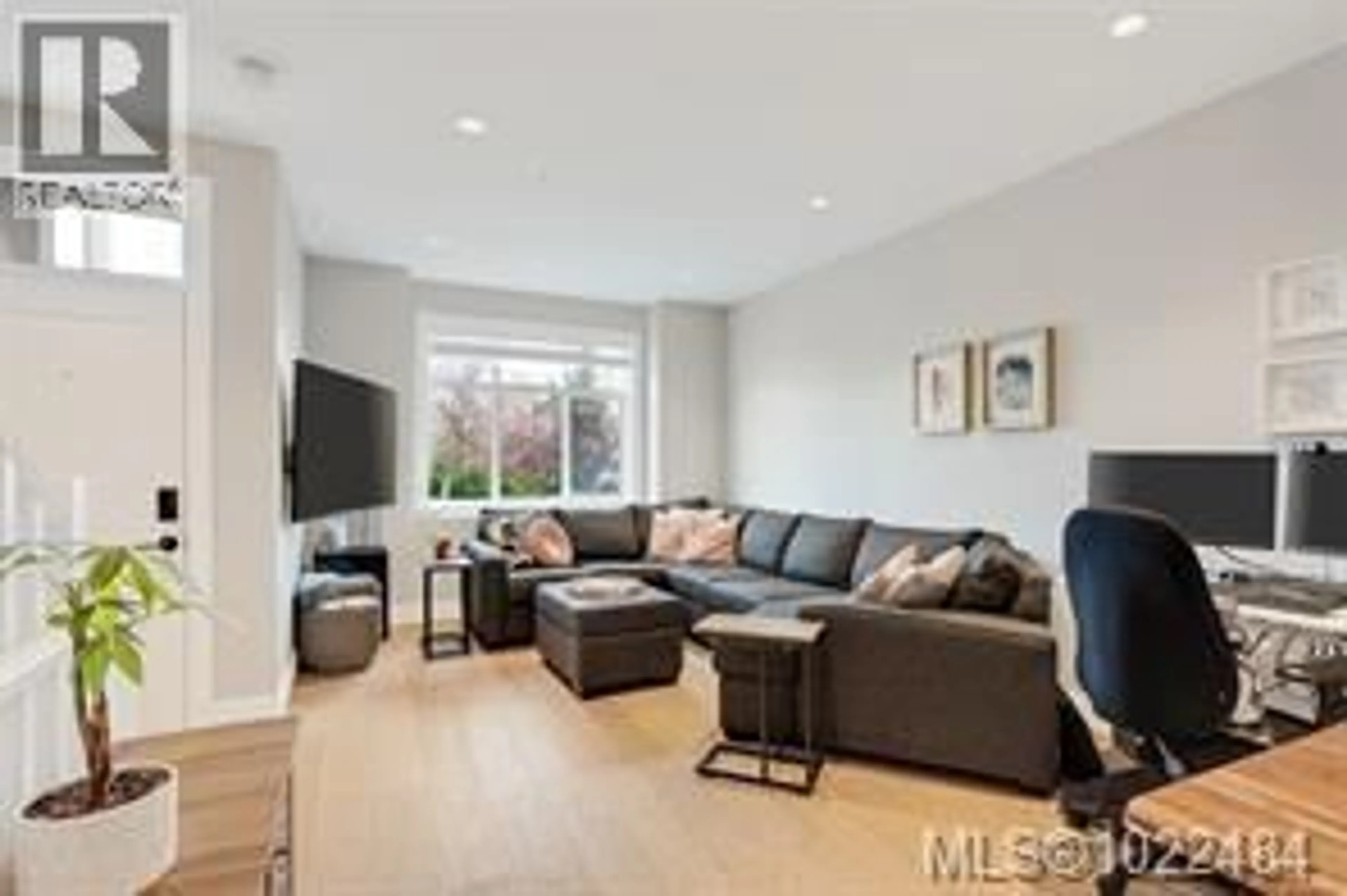 Living room with furniture, unknown for 3 - 10480 RESTHAVEN DRIVE, Sidney British Columbia V8L3H7