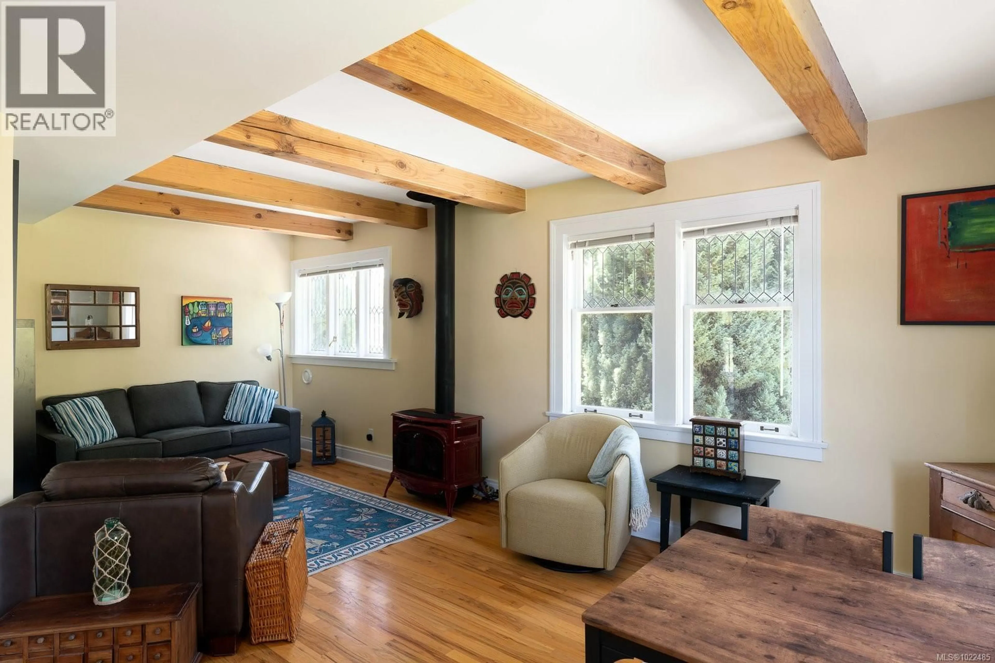 Living room with furniture, wood/laminate floor for 3 - 753 PEMBERTON ROAD, Victoria British Columbia V8S3R3