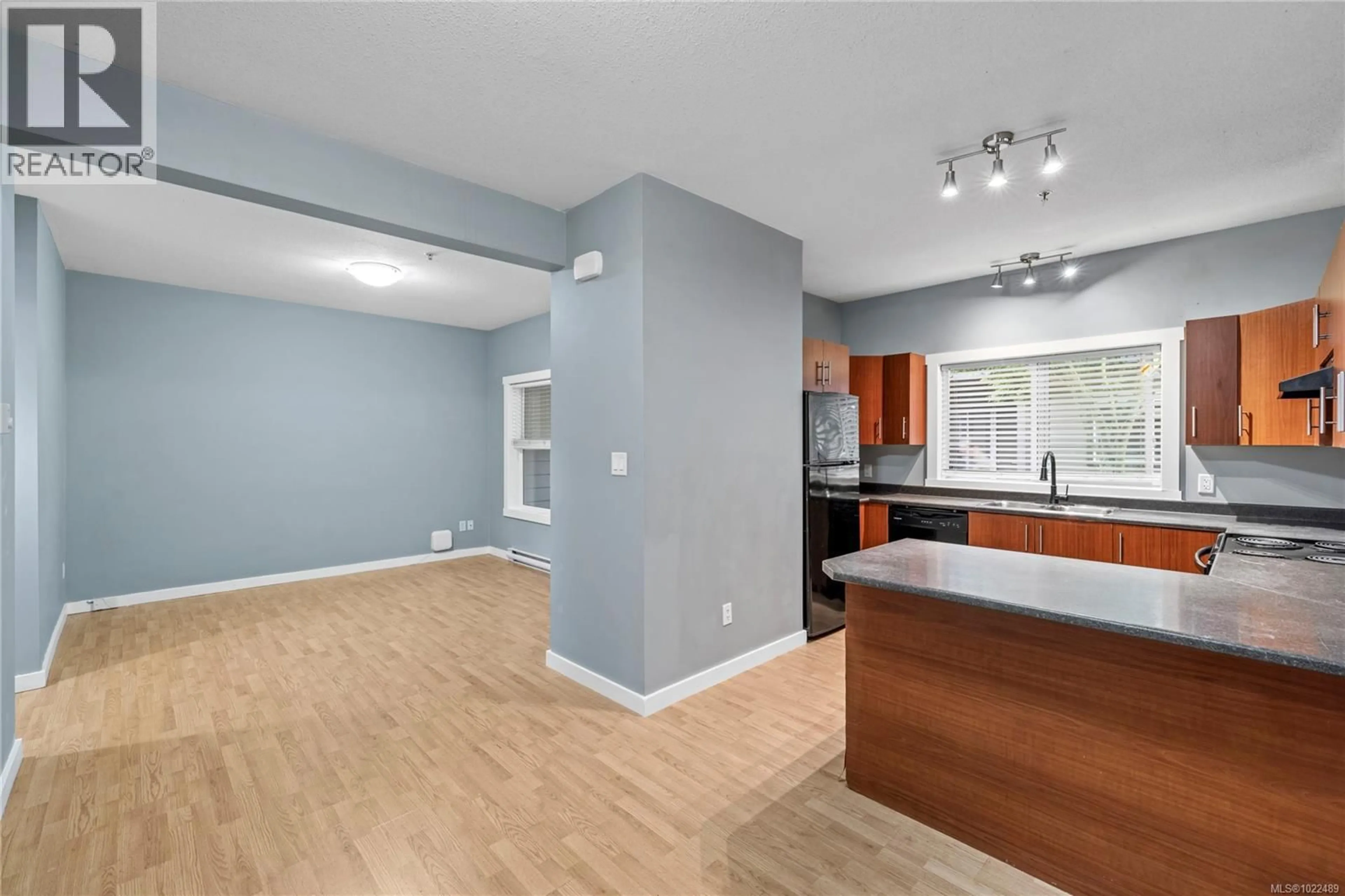 Open concept kitchen, unknown for 102 - 582 ROSEHILL STREET, Nanaimo British Columbia V9S1H6