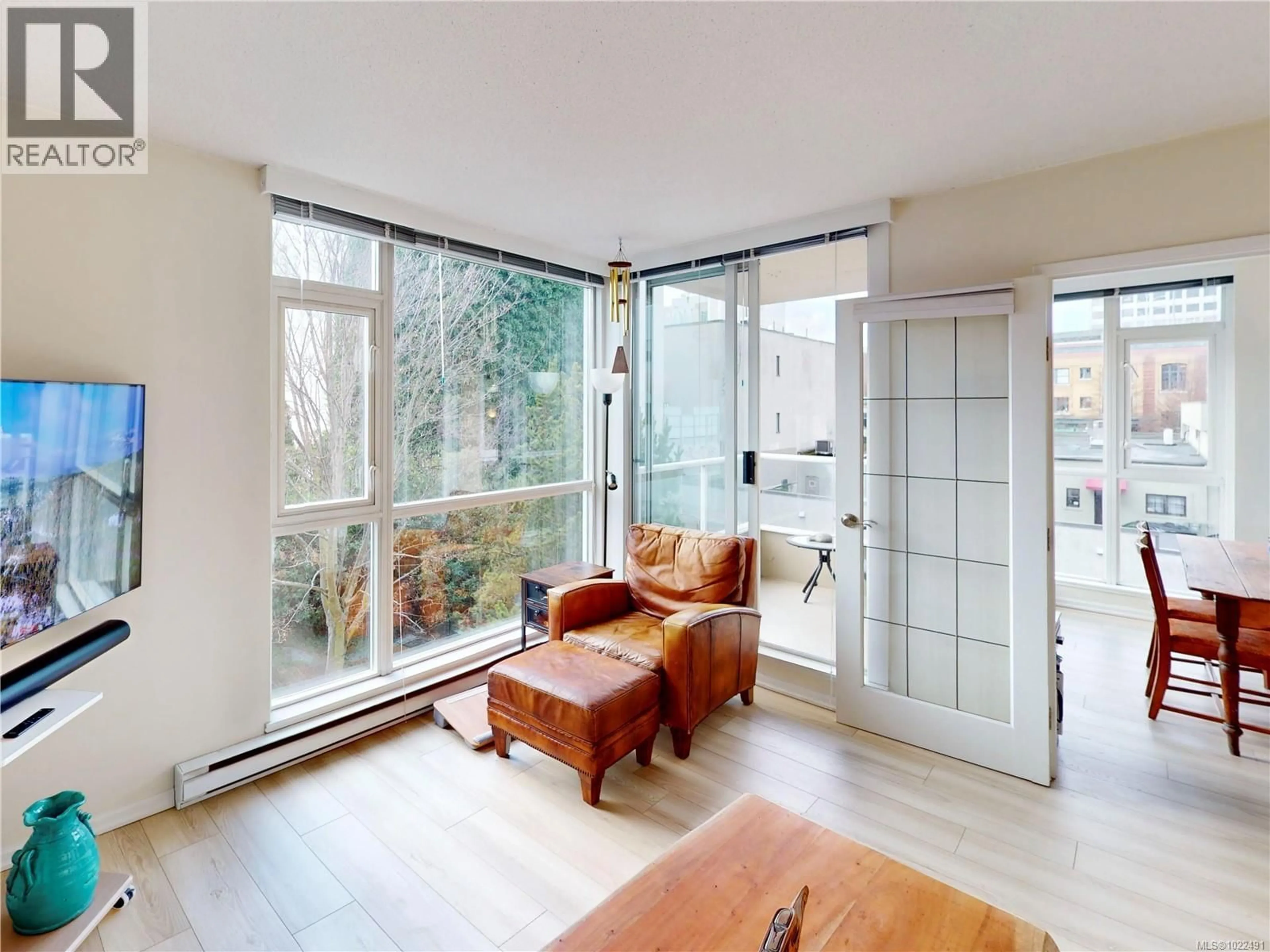 Living room with furniture, unknown for 312 - 835 VIEW STREET, Victoria British Columbia V8W3W8