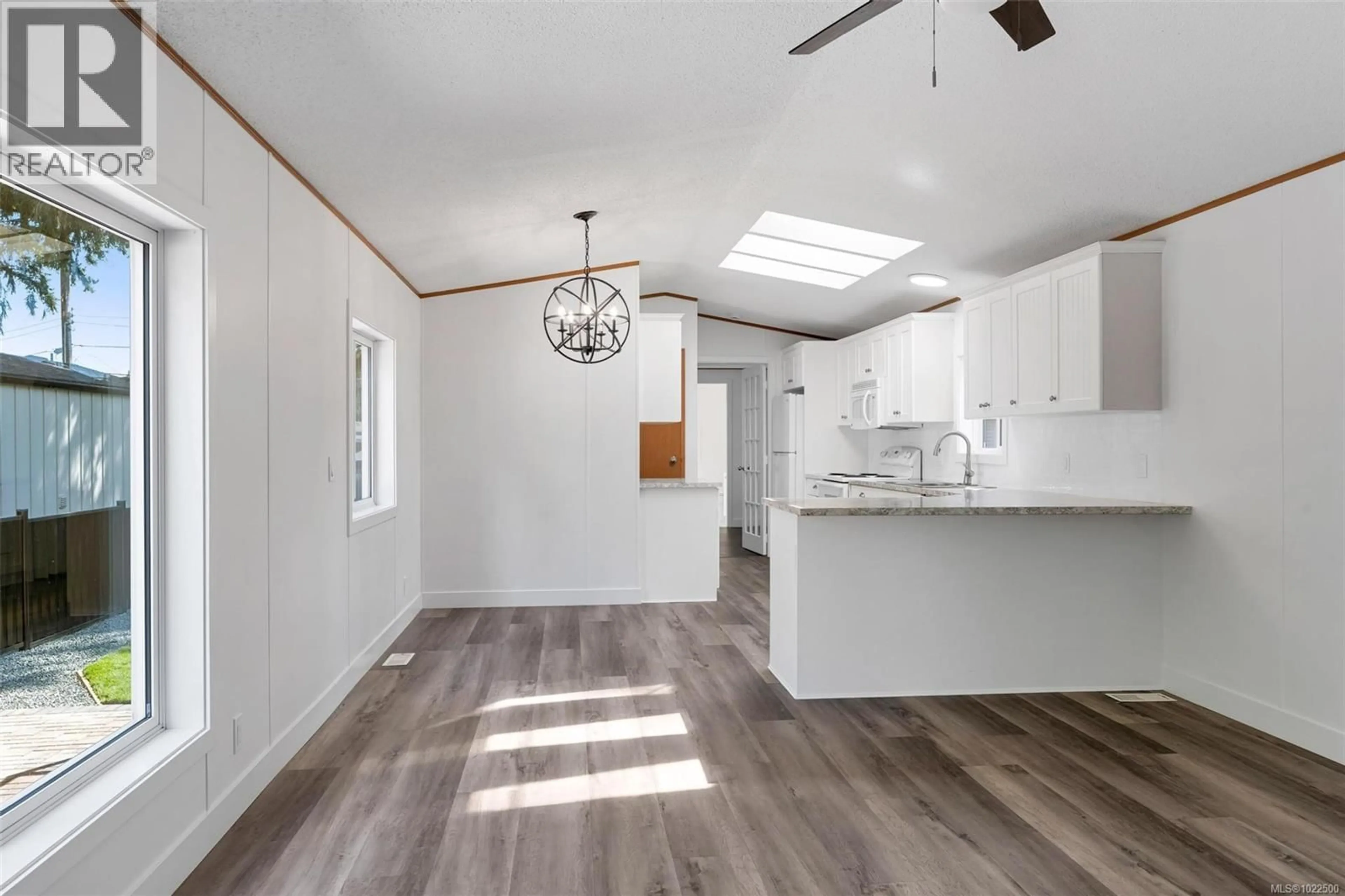 Open concept kitchen, wood/laminate floor for 52 - 3560 HALLBERG ROAD, Nanaimo British Columbia V9G1L4