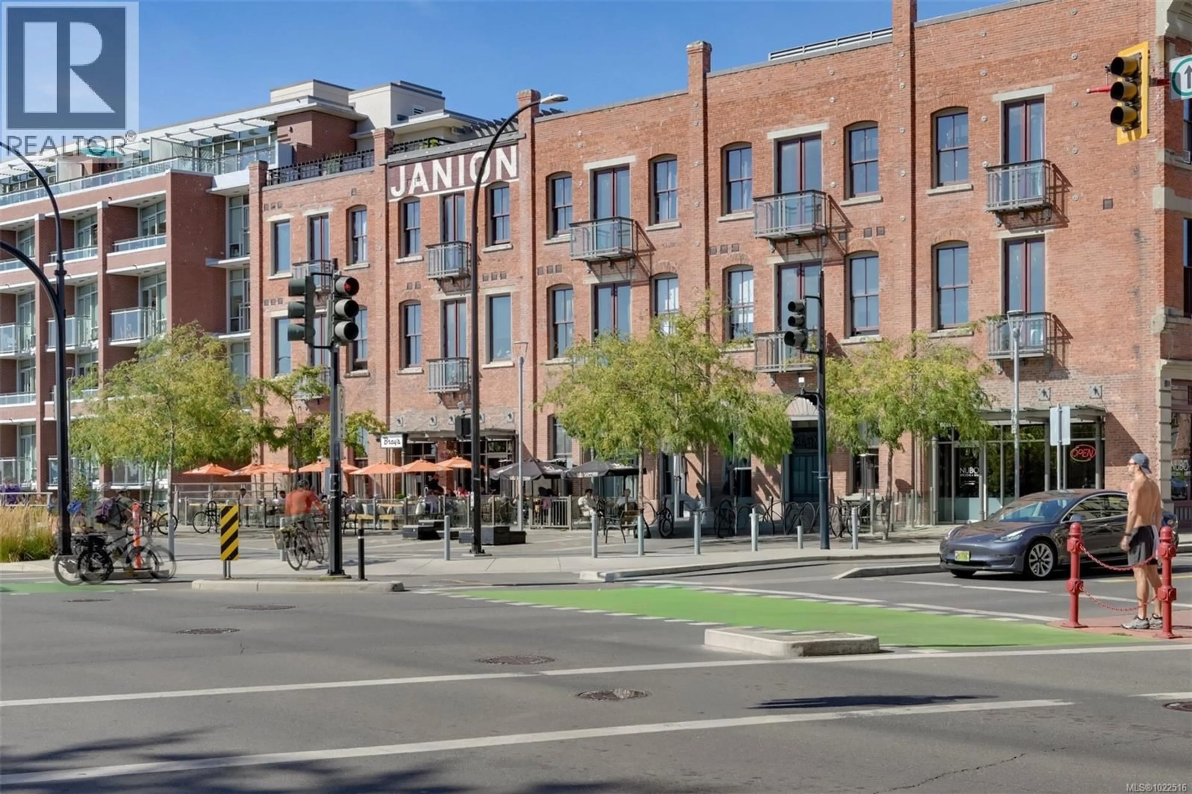 Patio, street for 225 - 1610 STORE STREET, Victoria British Columbia V8W0E3