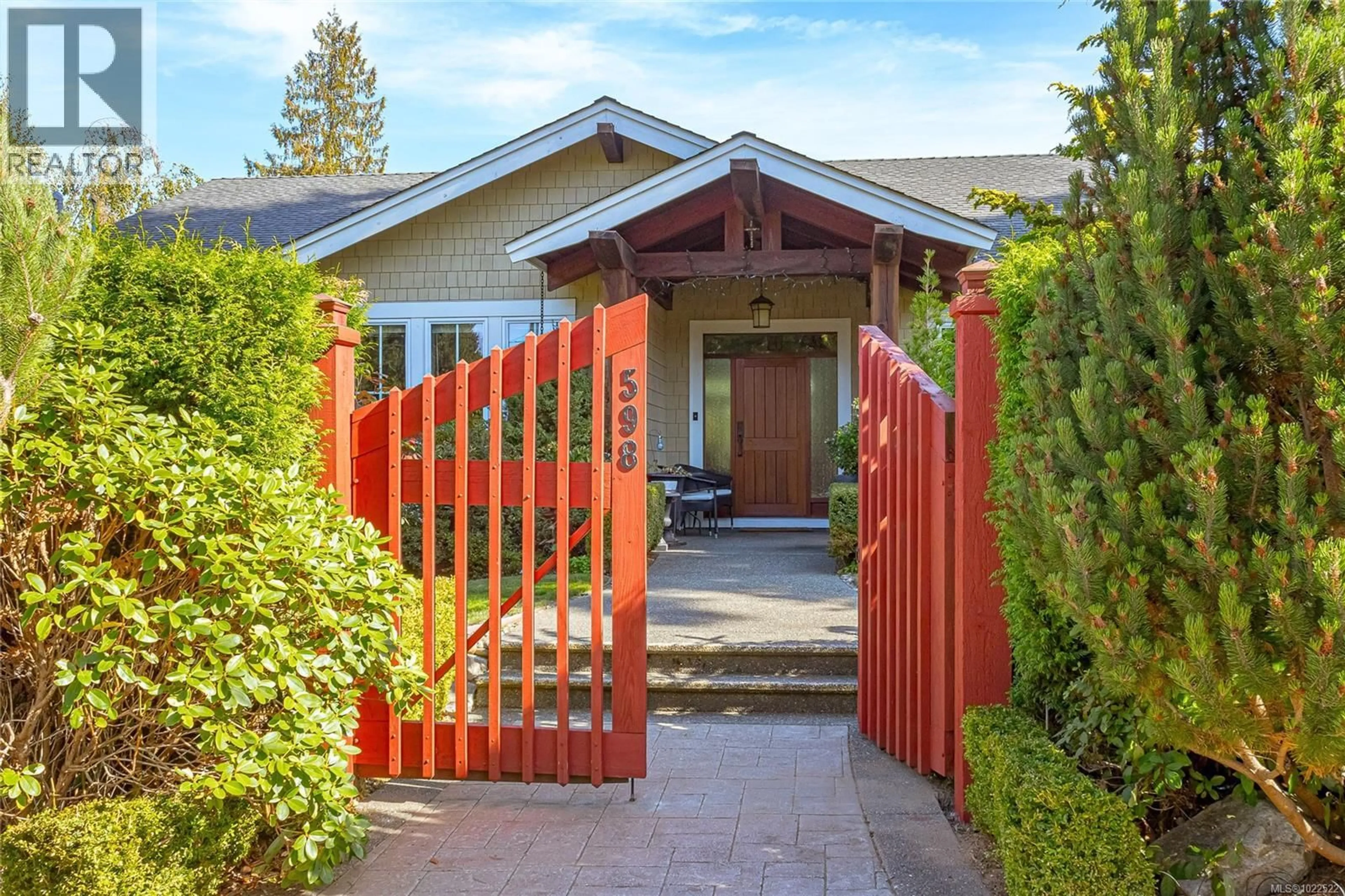 Indoor entryway for 598 ARBUTUS STREET, Qualicum Beach British Columbia V9K1K6