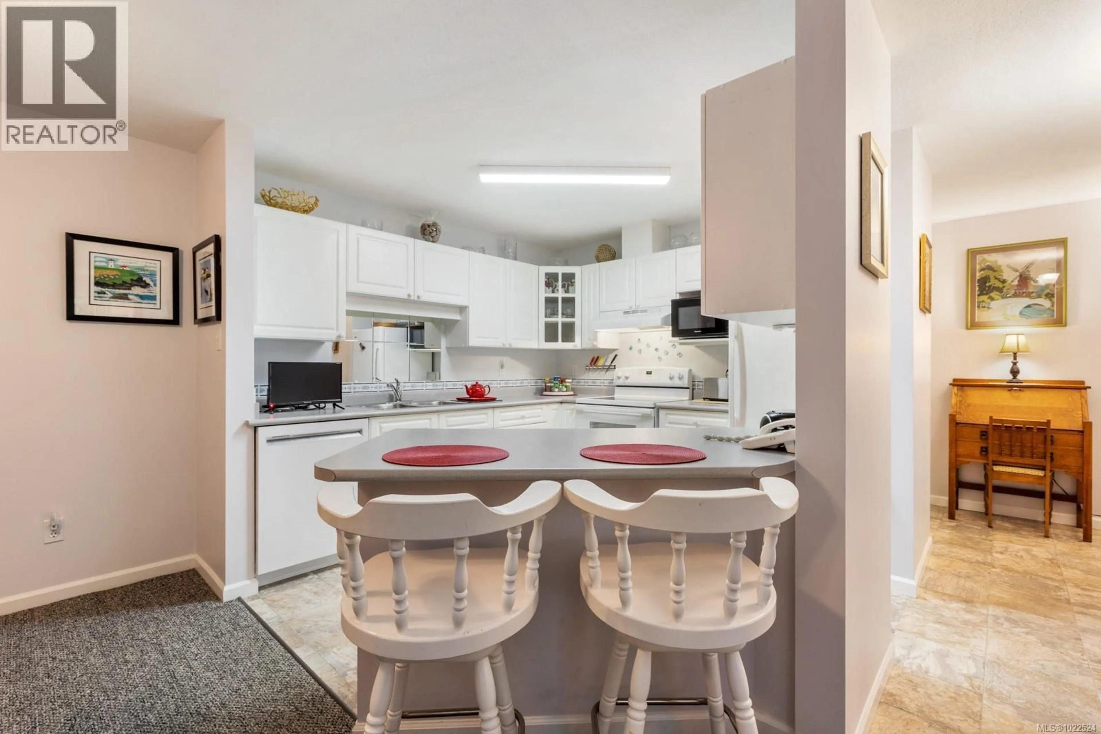 Open concept kitchen, unknown for 206 - 1970 COMOX AVENUE, Comox British Columbia V9M3M7