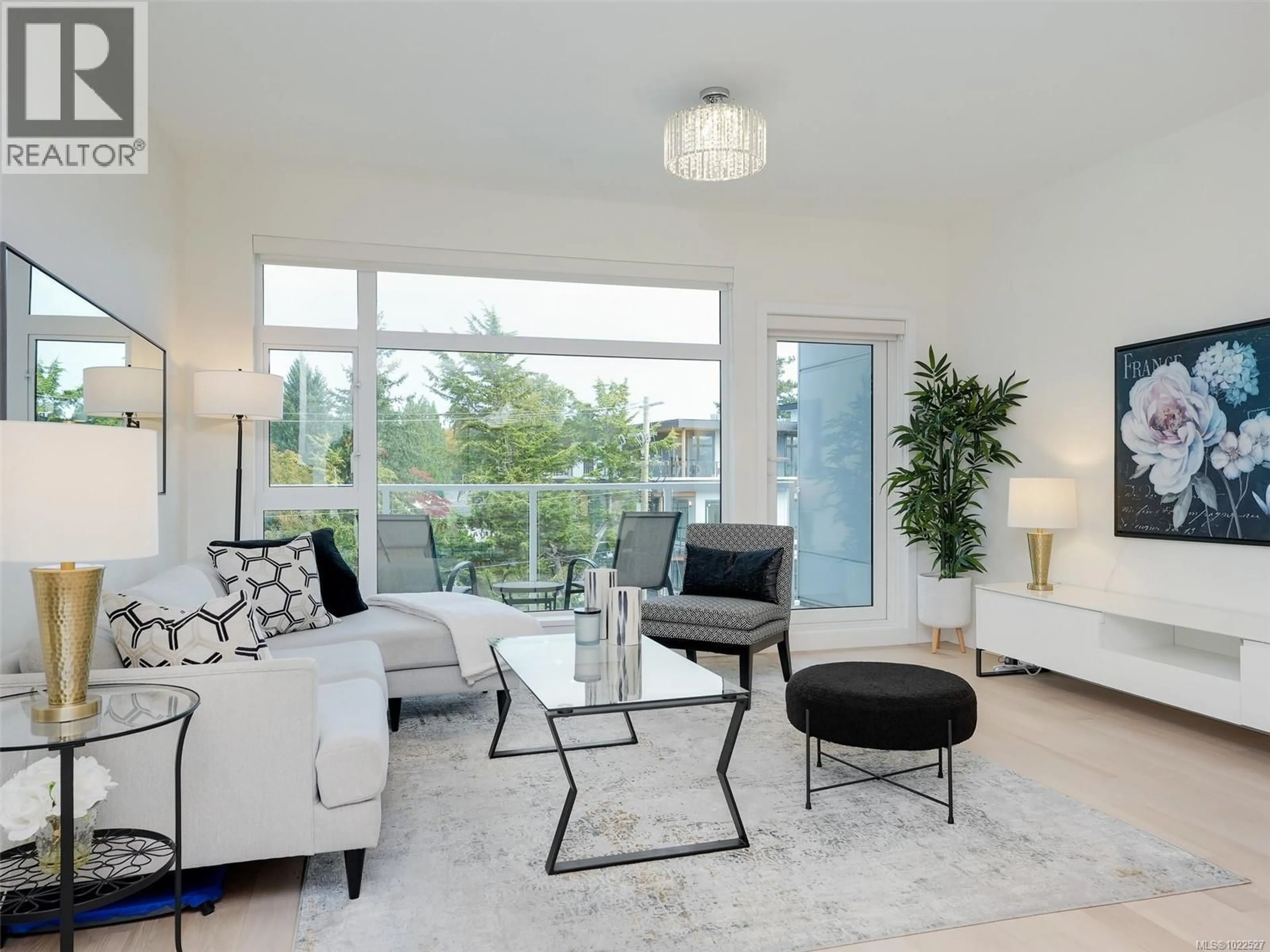 Living room with furniture, unknown for 302 - 5120 CORDOVA BAY ROAD, Saanich British Columbia V8Y2K5