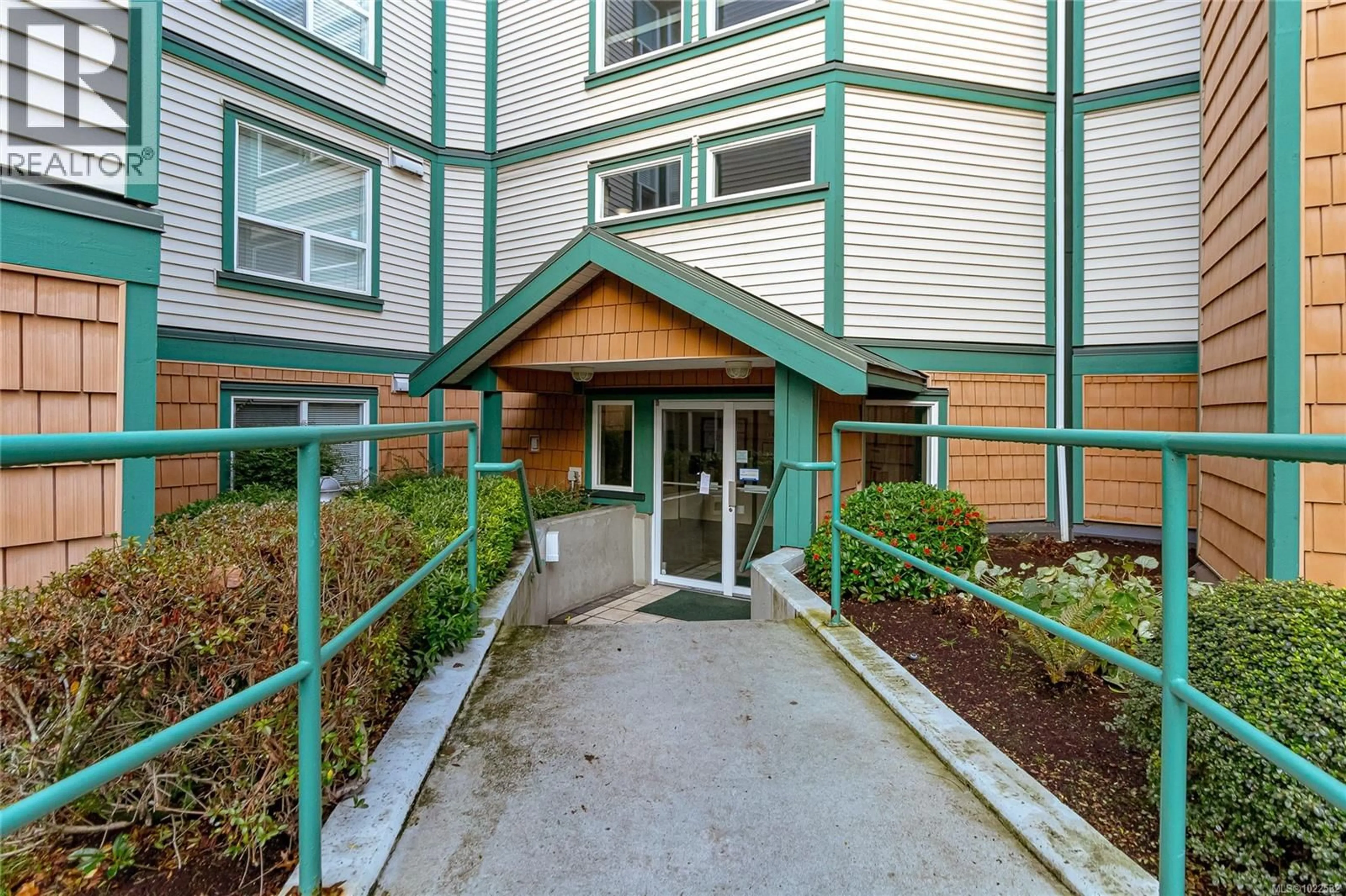 Indoor foyer for 212 - 894 VERNON AVENUE, Saanich British Columbia V8X2W6