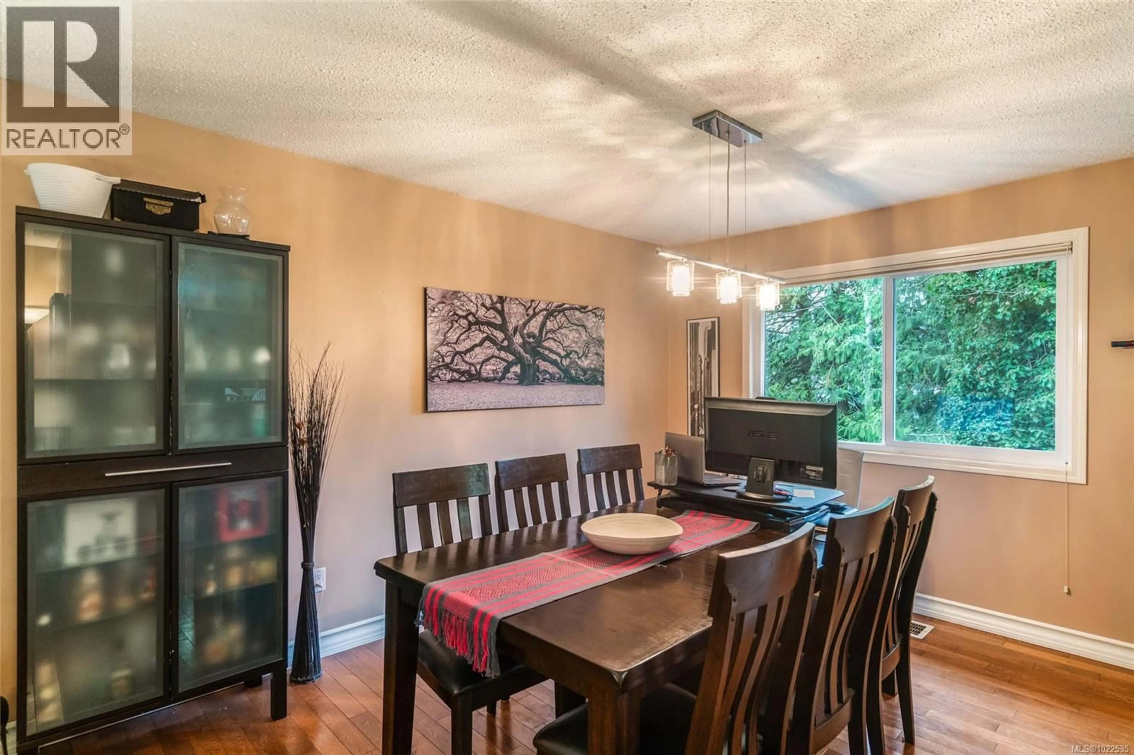 Dining room, wood/laminate floor for 3533 FAIRVIEW DRIVE, Nanaimo British Columbia V9T4R5