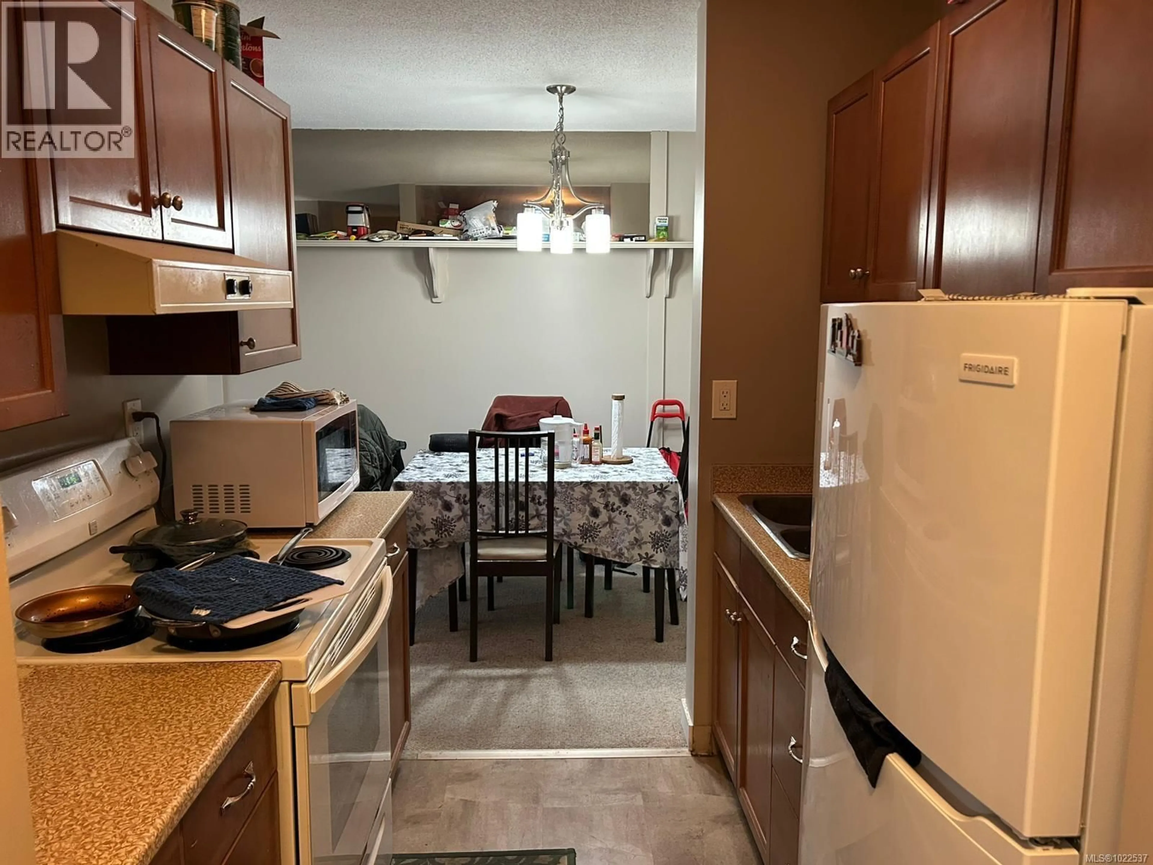 Standard kitchen, unknown for 506 - 103 GORGE ROAD EAST, Victoria British Columbia V9A6Z2