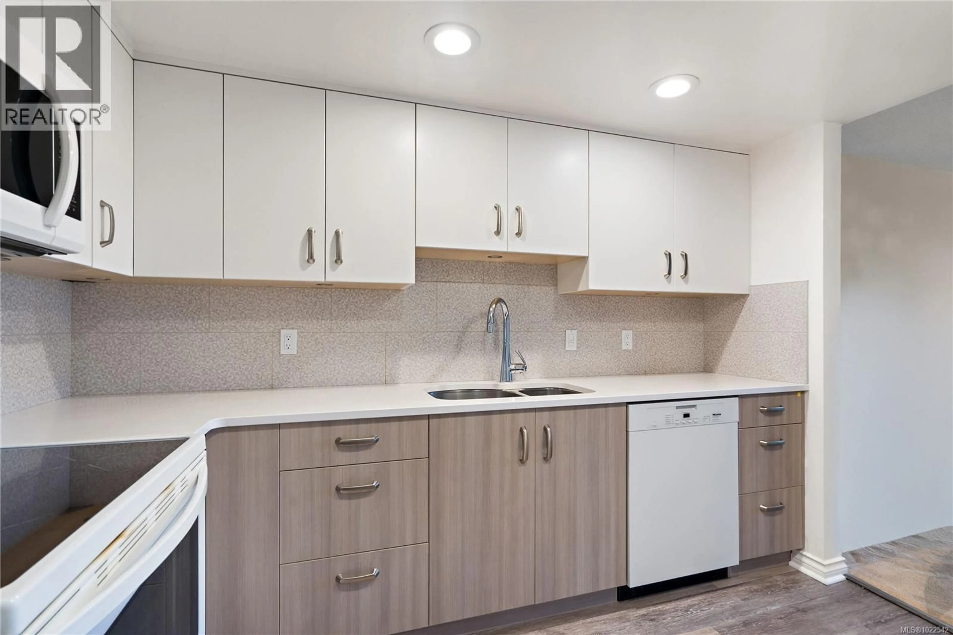 Standard kitchen, unknown for 503 - 9805 SECOND STREET, Sidney British Columbia V8L4T9