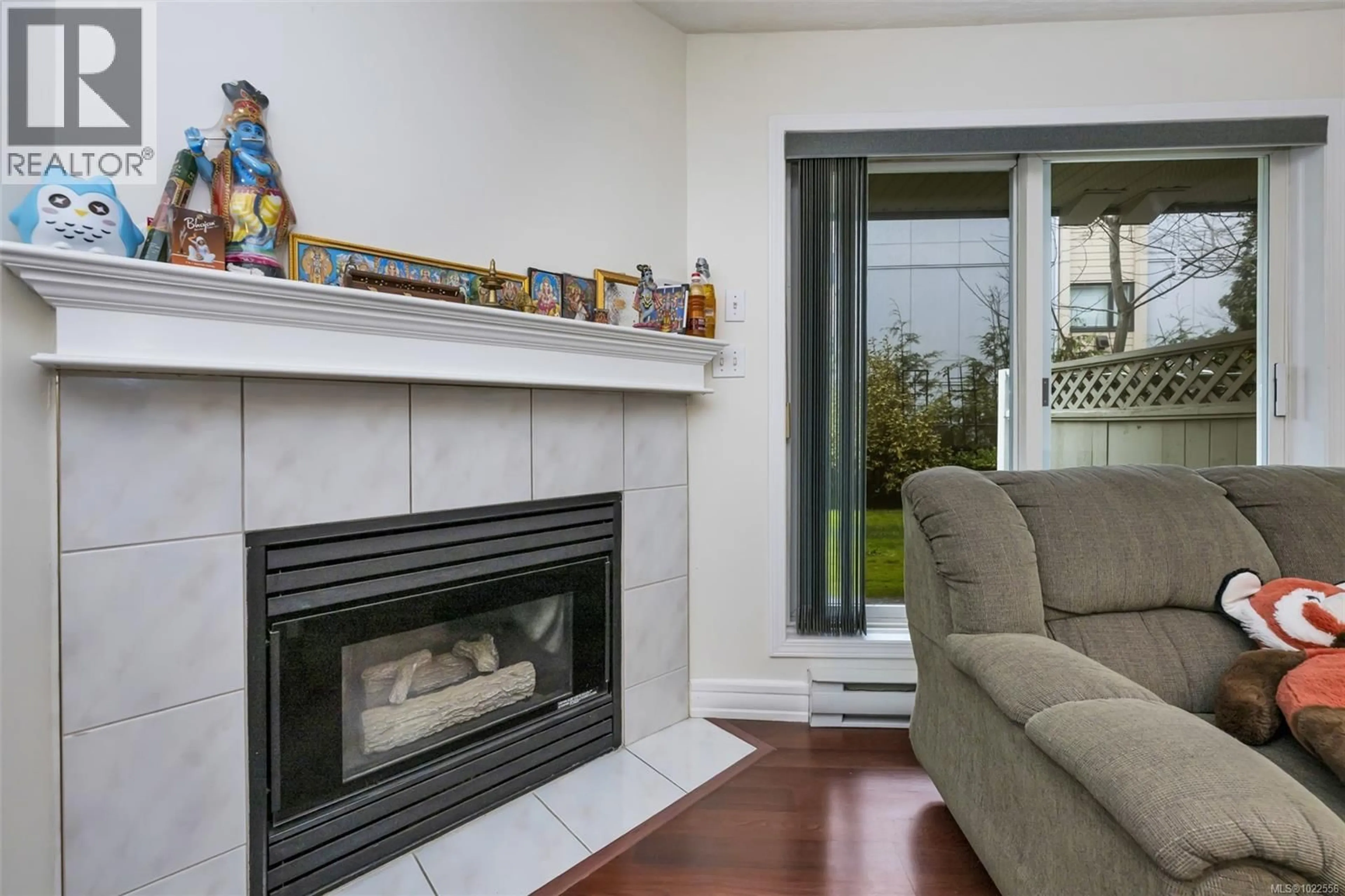 Living room with furniture, unknown for 104 - 3008 WASHINGTON AVENUE, Victoria British Columbia V9A1P6