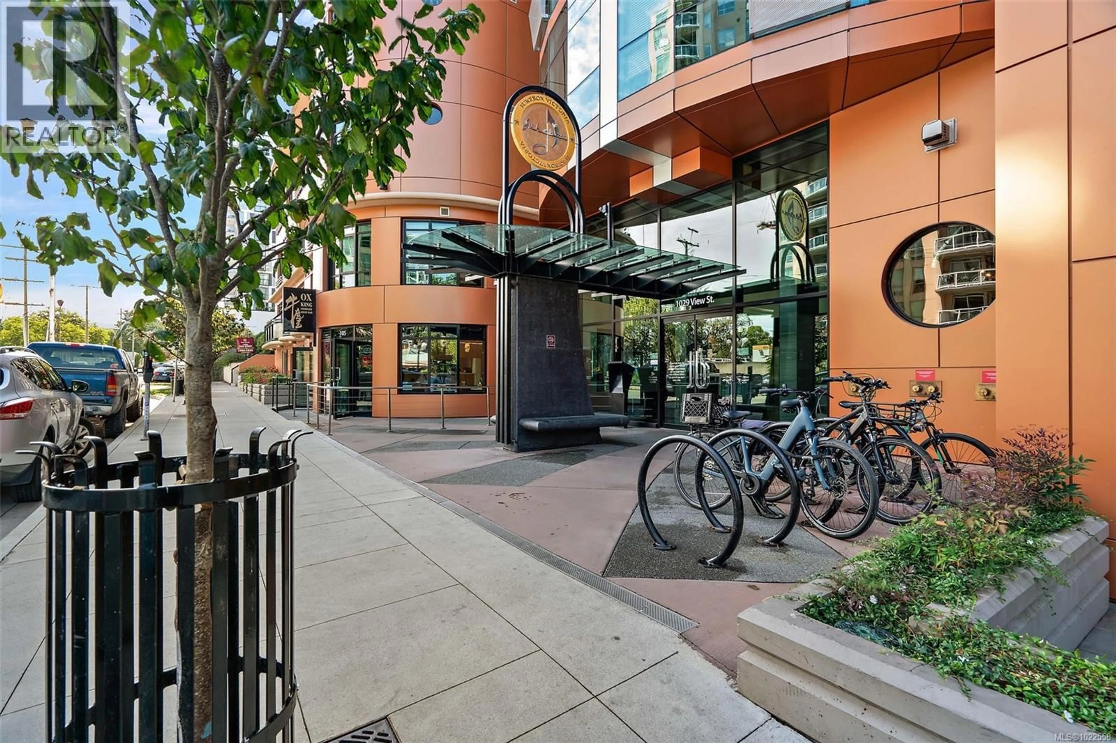 Patio, street for 511 - 1029 VIEW STREET, Victoria British Columbia V8V4Y3