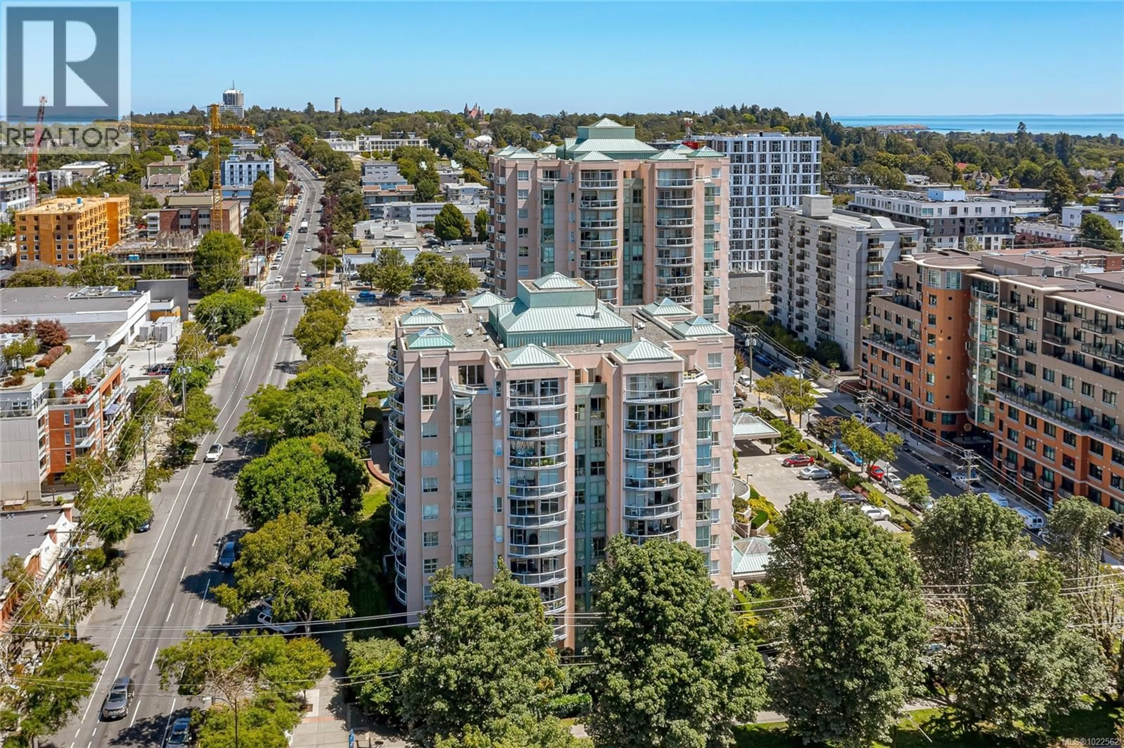 A pic from outside/outdoor area/front of a property/back of a property/a pic from drone, city buildings view from balcony for 502 - 1010 VIEW STREET, Victoria British Columbia V8V4Y3