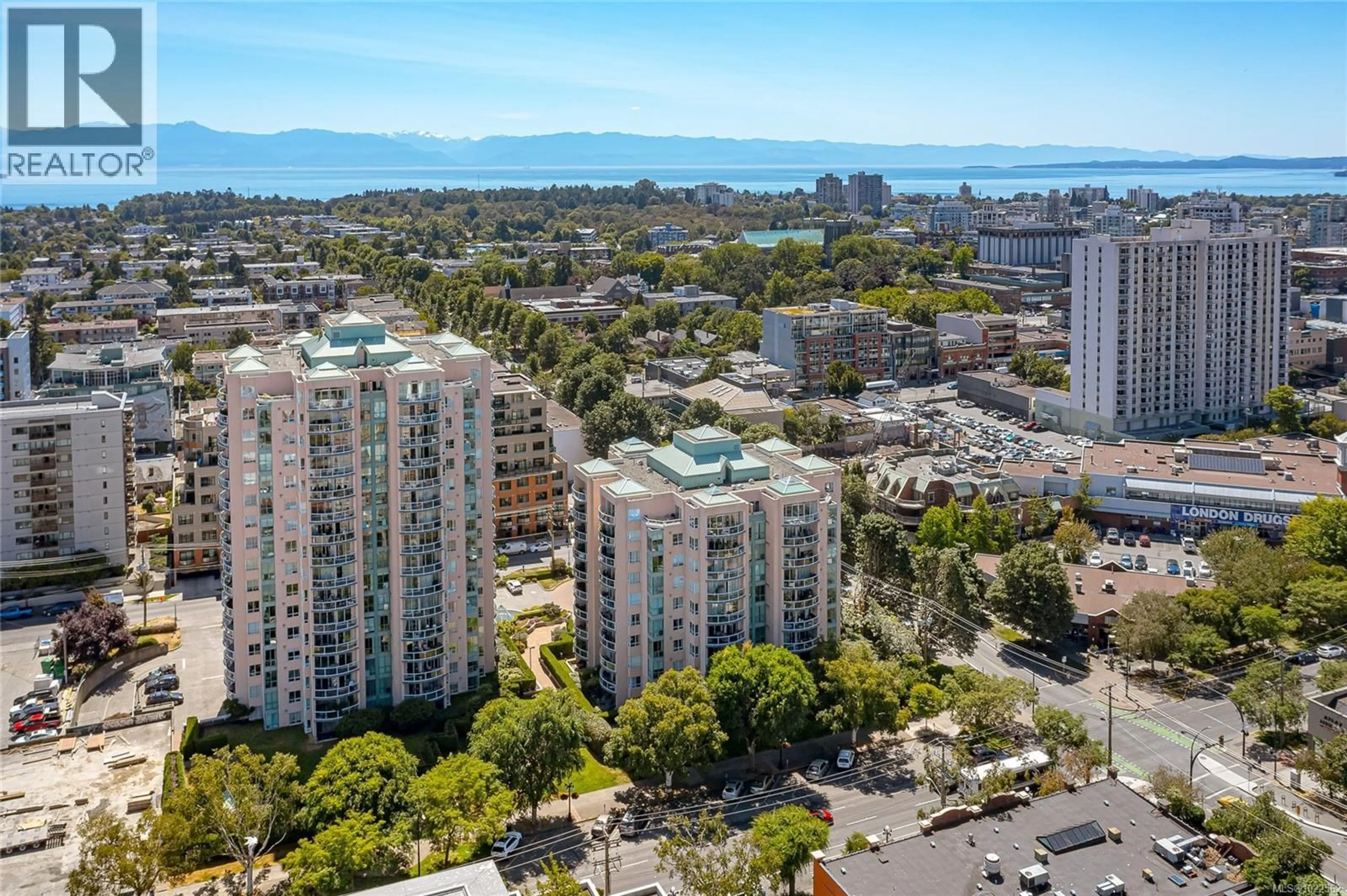A pic from outside/outdoor area/front of a property/back of a property/a pic from drone, city buildings view from balcony for 502 - 1010 VIEW STREET, Victoria British Columbia V8V4Y3