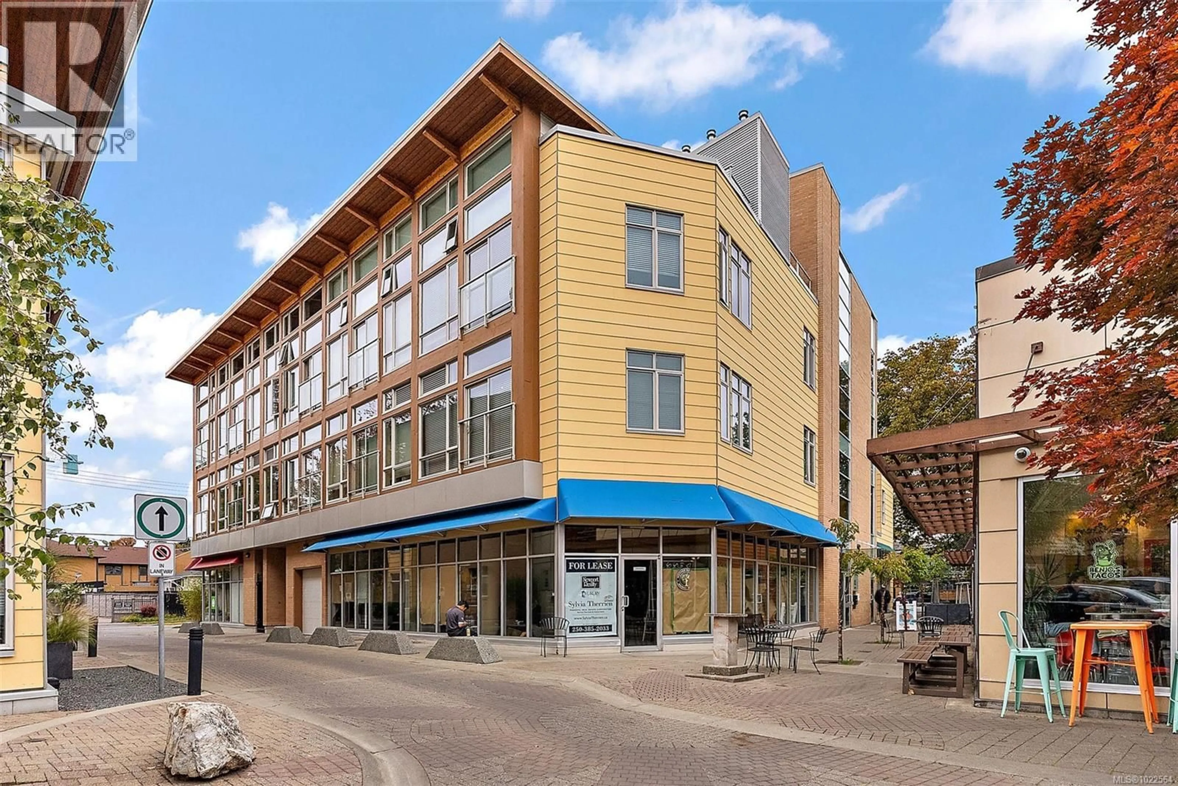 Patio, building for 211 - 240 COOK STREET, Victoria British Columbia V8V3X3