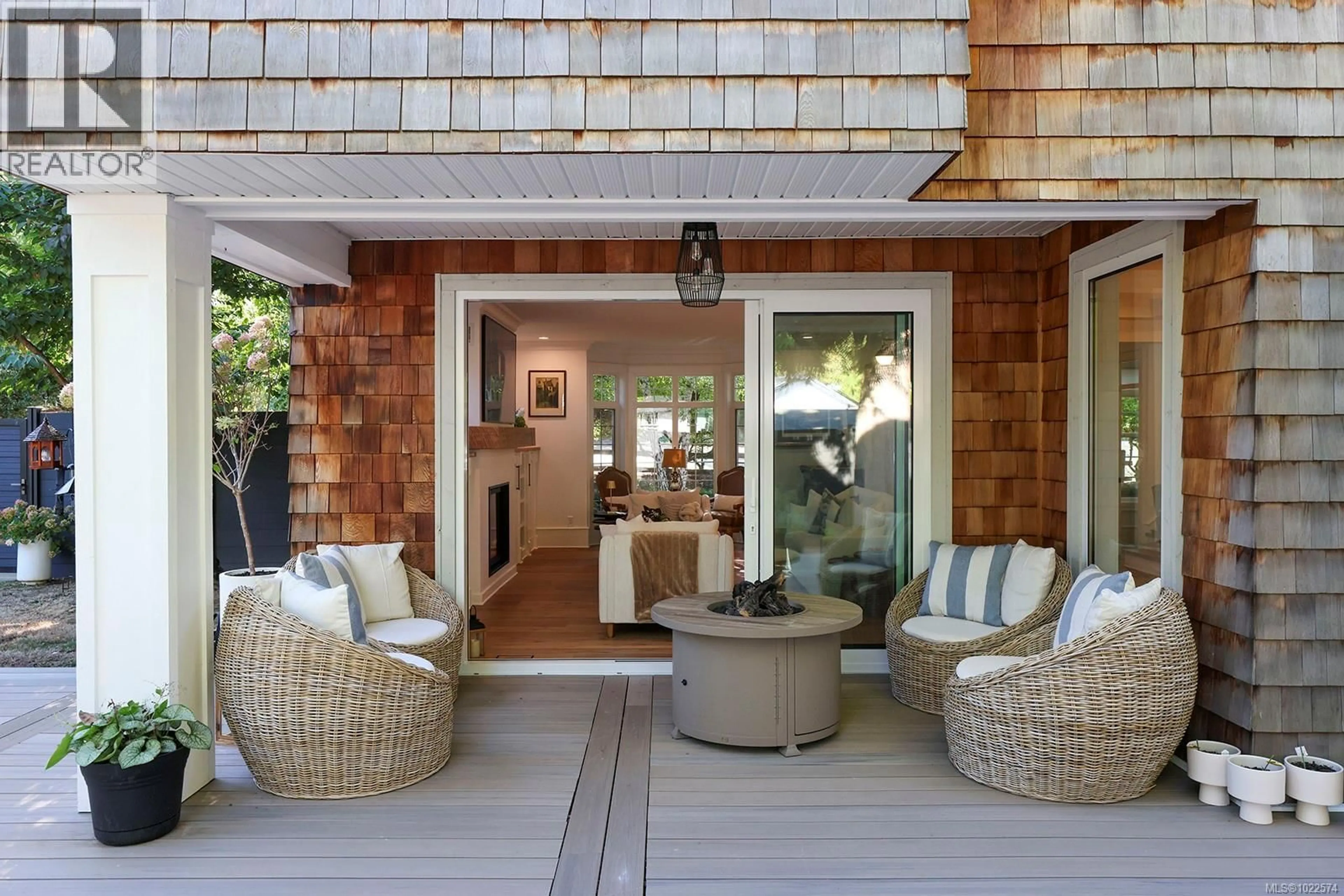 Patio, street for 563 EAGLECREST DRIVE, Qualicum Beach British Columbia V9K1E3