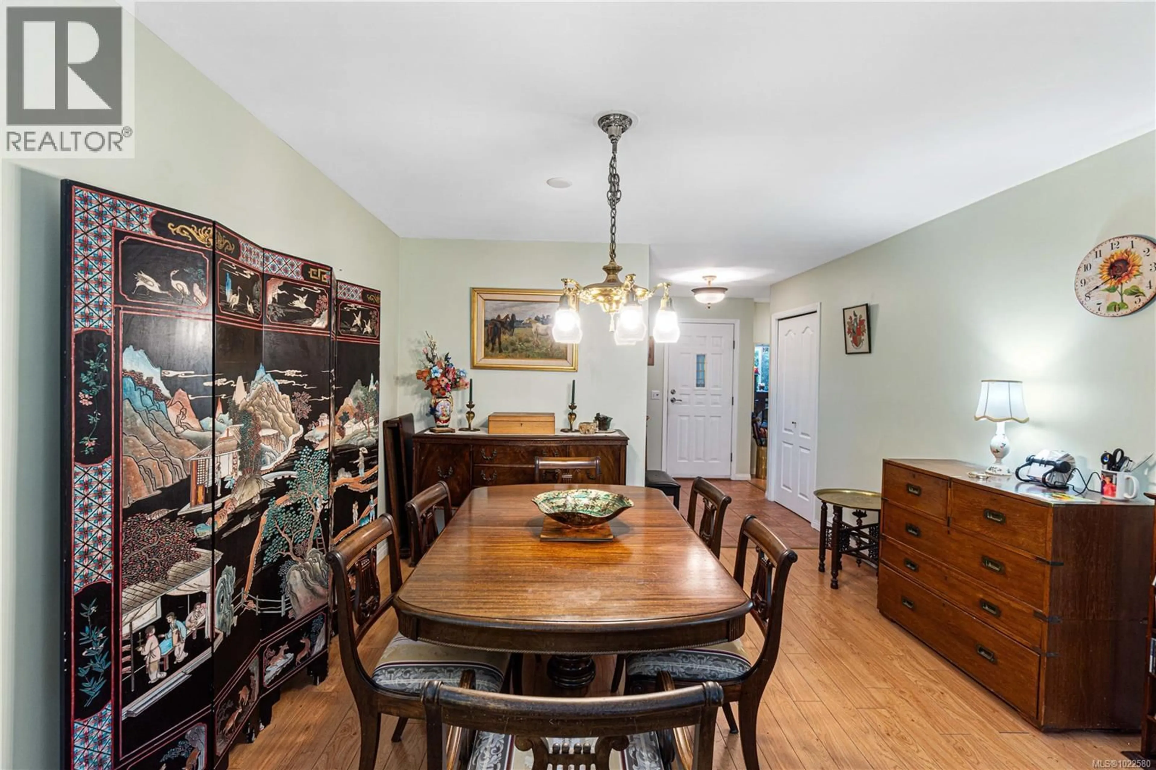 Dining room, wood/laminate floor for 102 - 320 SELBY STREET, Nanaimo British Columbia V9R2R5