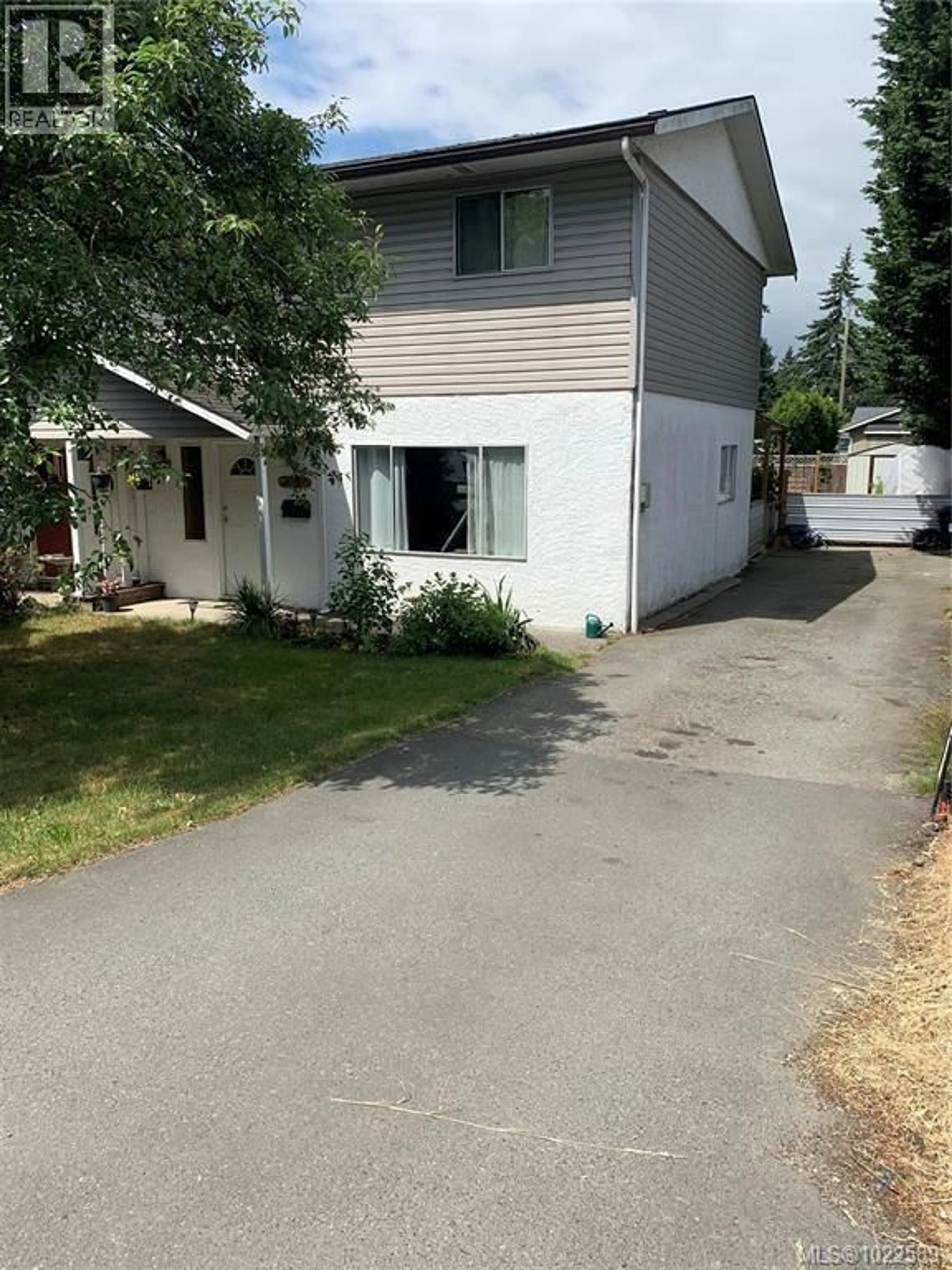 A pic from outside/outdoor area/front of a property/back of a property/a pic from drone, street for 2832 JACKLIN ROAD, Langford British Columbia V9B3X9