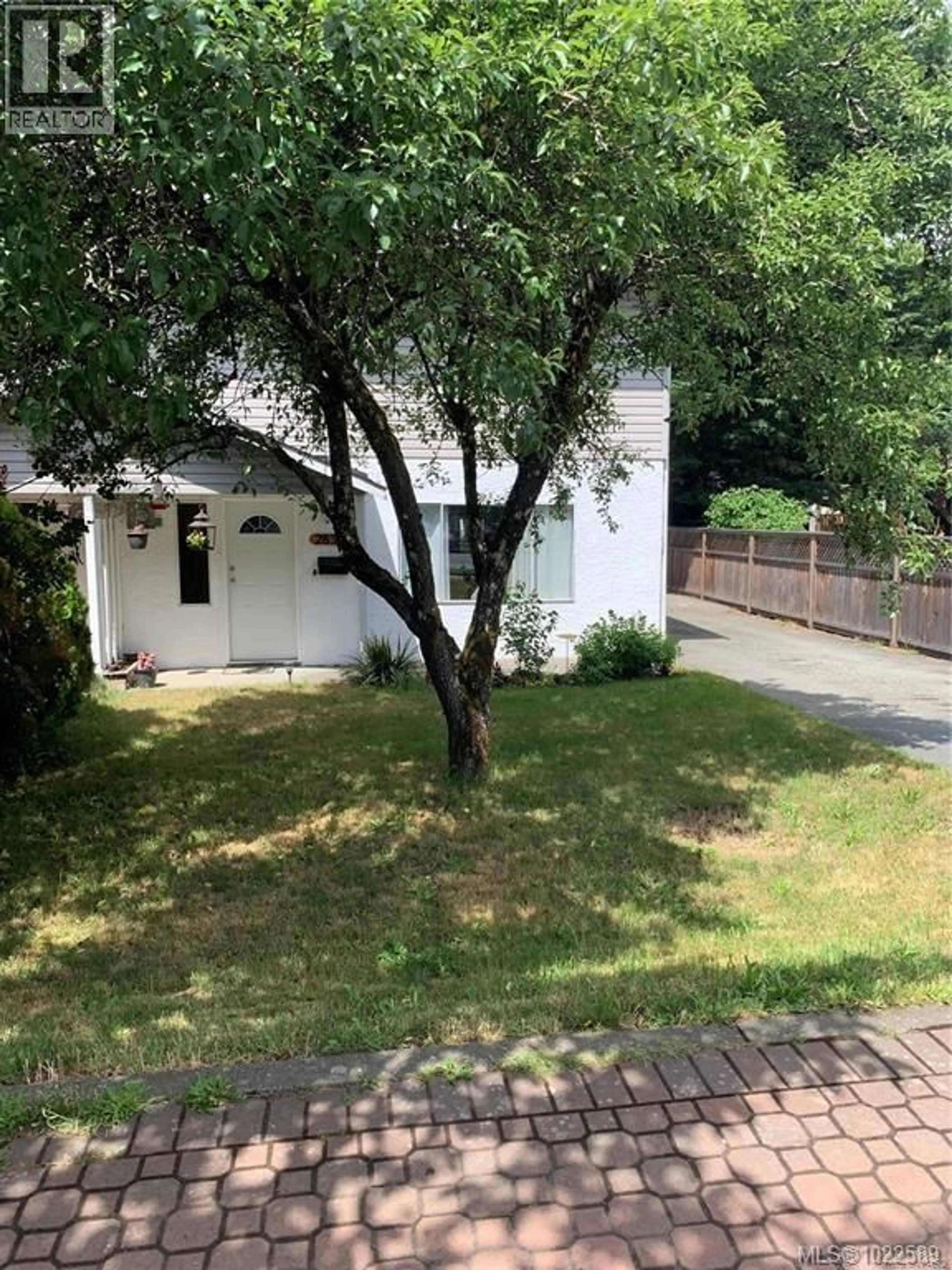 A pic from outside/outdoor area/front of a property/back of a property/a pic from drone, street for 2832 JACKLIN ROAD, Langford British Columbia V9B3X9