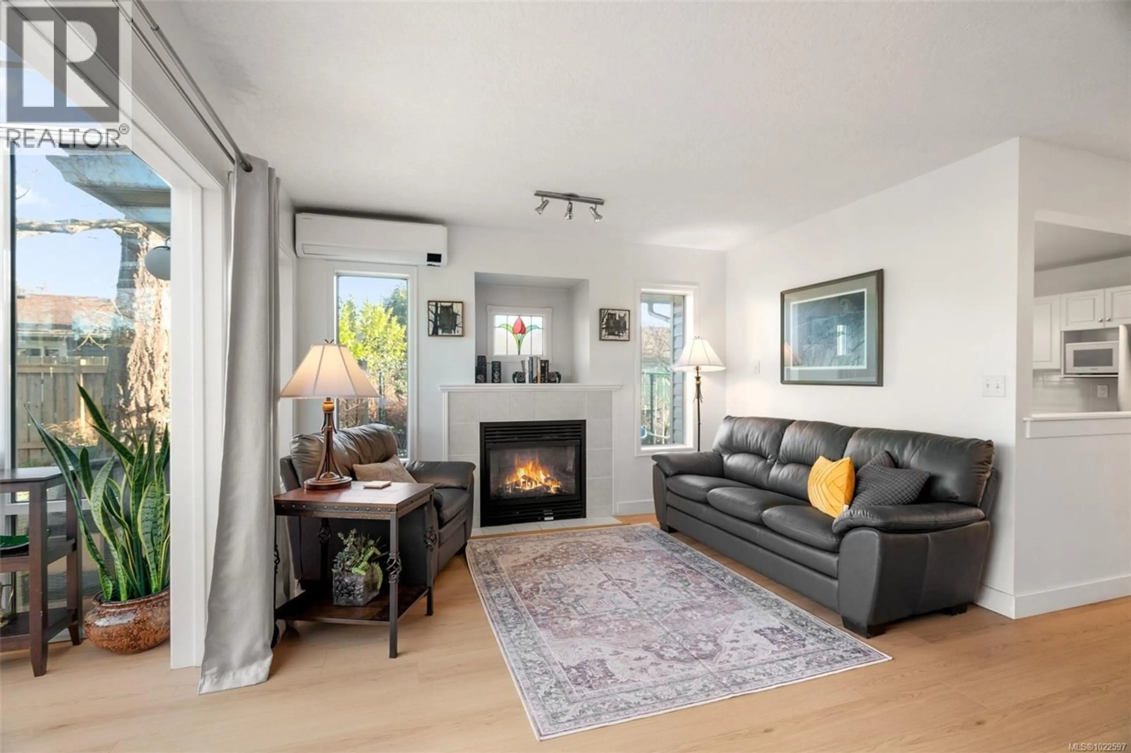 Living room with furniture, unknown for 2012 NORTHBROOK DRIVE, Sidney British Columbia V8L4W1