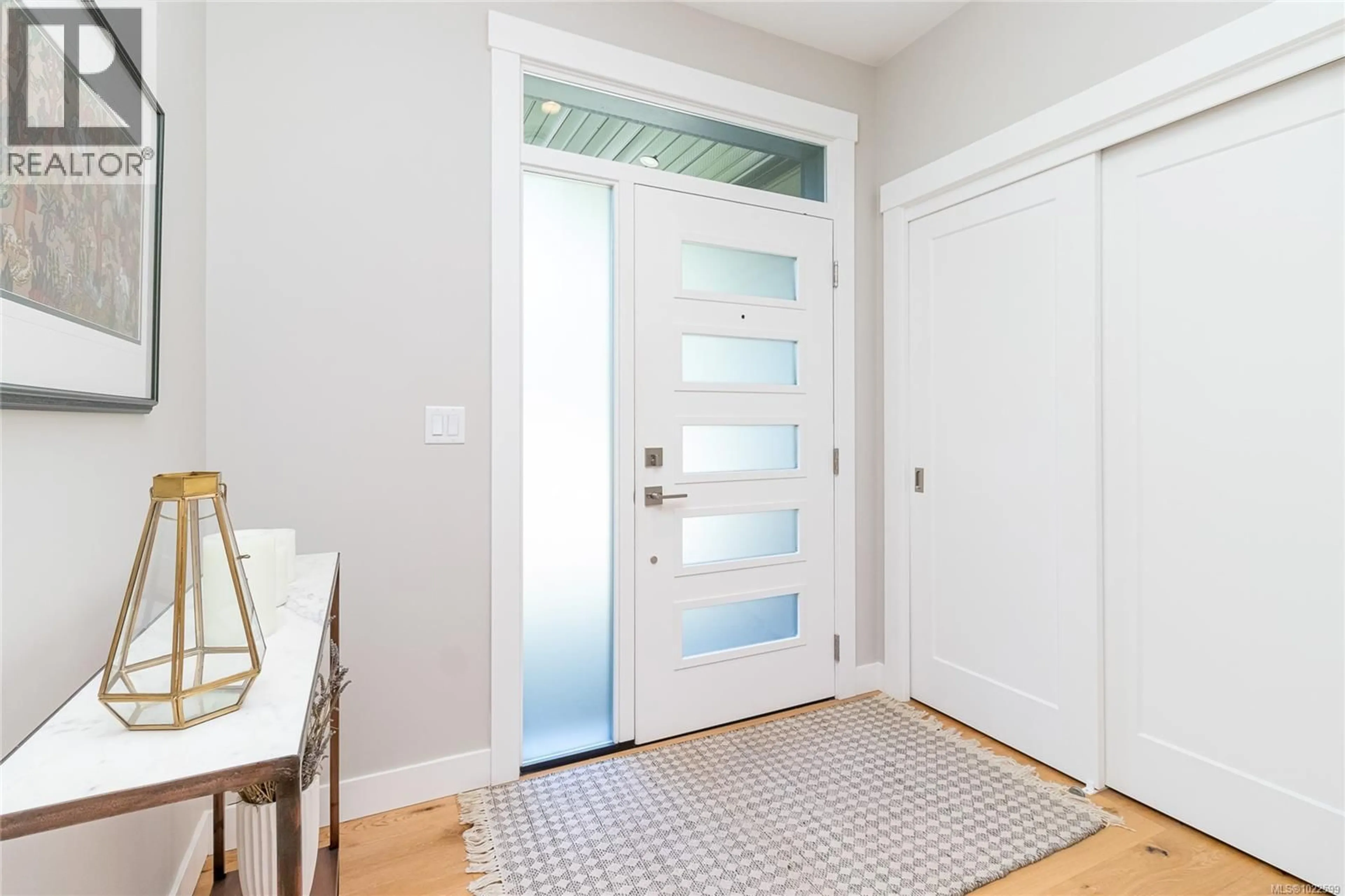 Indoor entryway for 3845 GLEN OAKS DRIVE, Nanaimo British Columbia V9T0G8