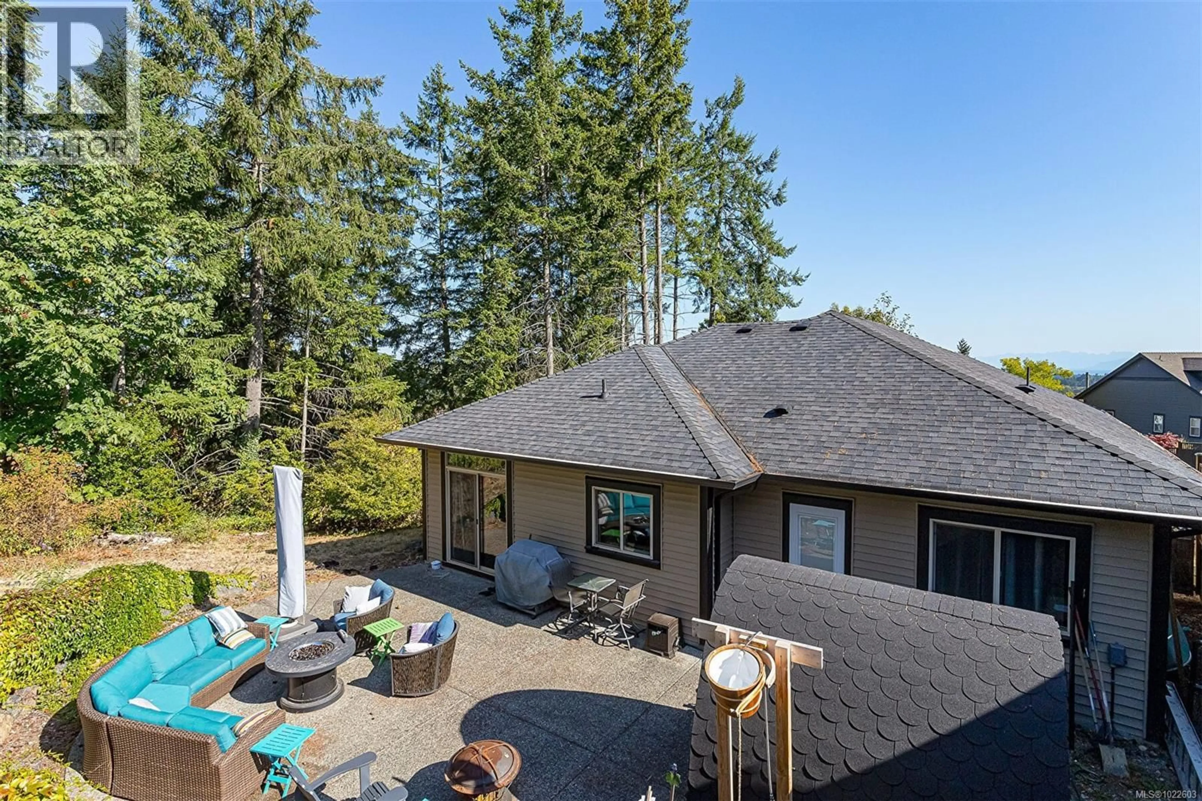 A pic from outside/outdoor area/front of a property/back of a property/a pic from drone, unknown for 101 ROYAL OAK PLACE, Nanaimo British Columbia V9R6V4